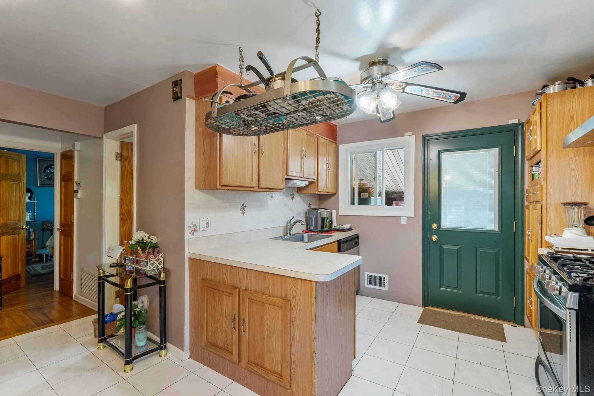 1 Hale Place, Hempstead, NY, 3 Bedrooms Bedrooms, 5 Rooms Rooms,2 BathroomsBathrooms,Residential,For Rent,Hale,0,1016636 1 Hale Place, Hempstead, NY, 3 Bedrooms Bedrooms, 5 Rooms Rooms,2 BathroomsBathrooms,Residential,For Rent,Hale,0,1016636