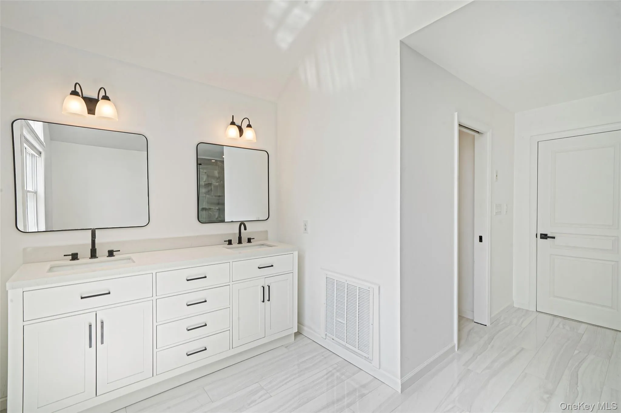 17 Esplanade Drive, Brookhaven, NY, 4 Bedrooms Bedrooms, 12 Rooms Rooms,4 BathroomsBathrooms,Residential,For Rent,Esplanade,0,KEY1016639 17 Esplanade Drive, Brookhaven, NY, 4 Bedrooms Bedrooms, 12 Rooms Rooms,4 BathroomsBathrooms,Residential,For Rent,Esplanade,0,KEY1016639