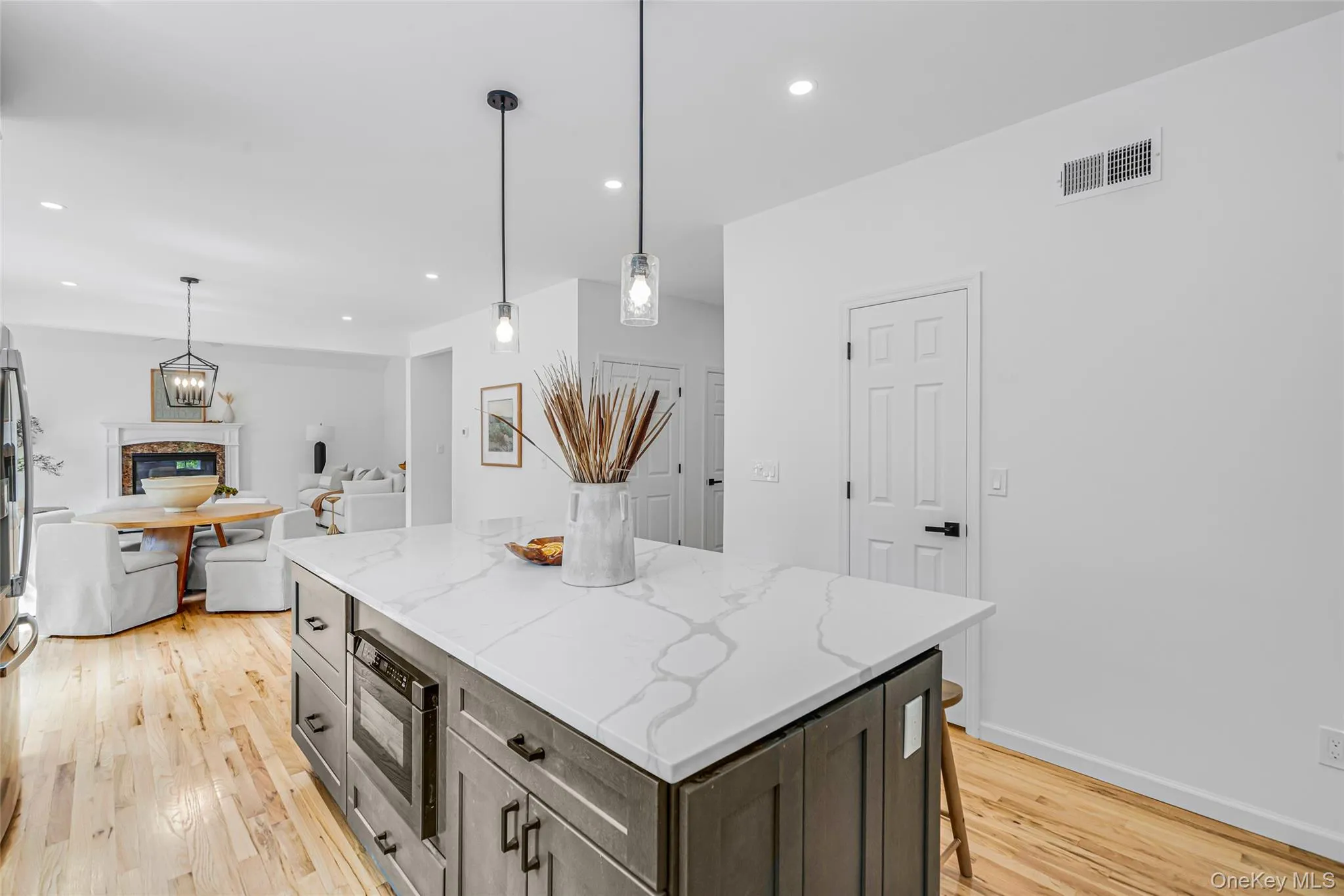 17 Esplanade Drive, Brookhaven, NY, 4 Bedrooms Bedrooms, 12 Rooms Rooms,4 BathroomsBathrooms,Residential,For Rent,Esplanade,0,KEY1016639 17 Esplanade Drive, Brookhaven, NY, 4 Bedrooms Bedrooms, 12 Rooms Rooms,4 BathroomsBathrooms,Residential,For Rent,Esplanade,0,KEY1016639