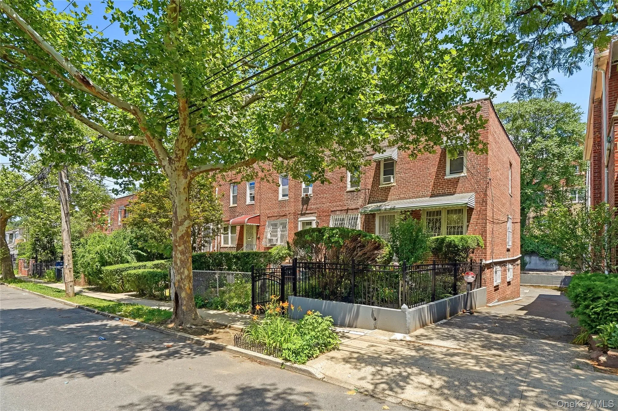 4118 Murdock Avenue, New York, NY, 2 Bedrooms Bedrooms, 6 Rooms Rooms,1 BathroomBathrooms,Residential,For Rent,Murdock,0,KEY1016641 4118 Murdock Avenue, New York, NY, 2 Bedrooms Bedrooms, 6 Rooms Rooms,1 BathroomBathrooms,Residential,For Rent,Murdock,0,KEY1016641