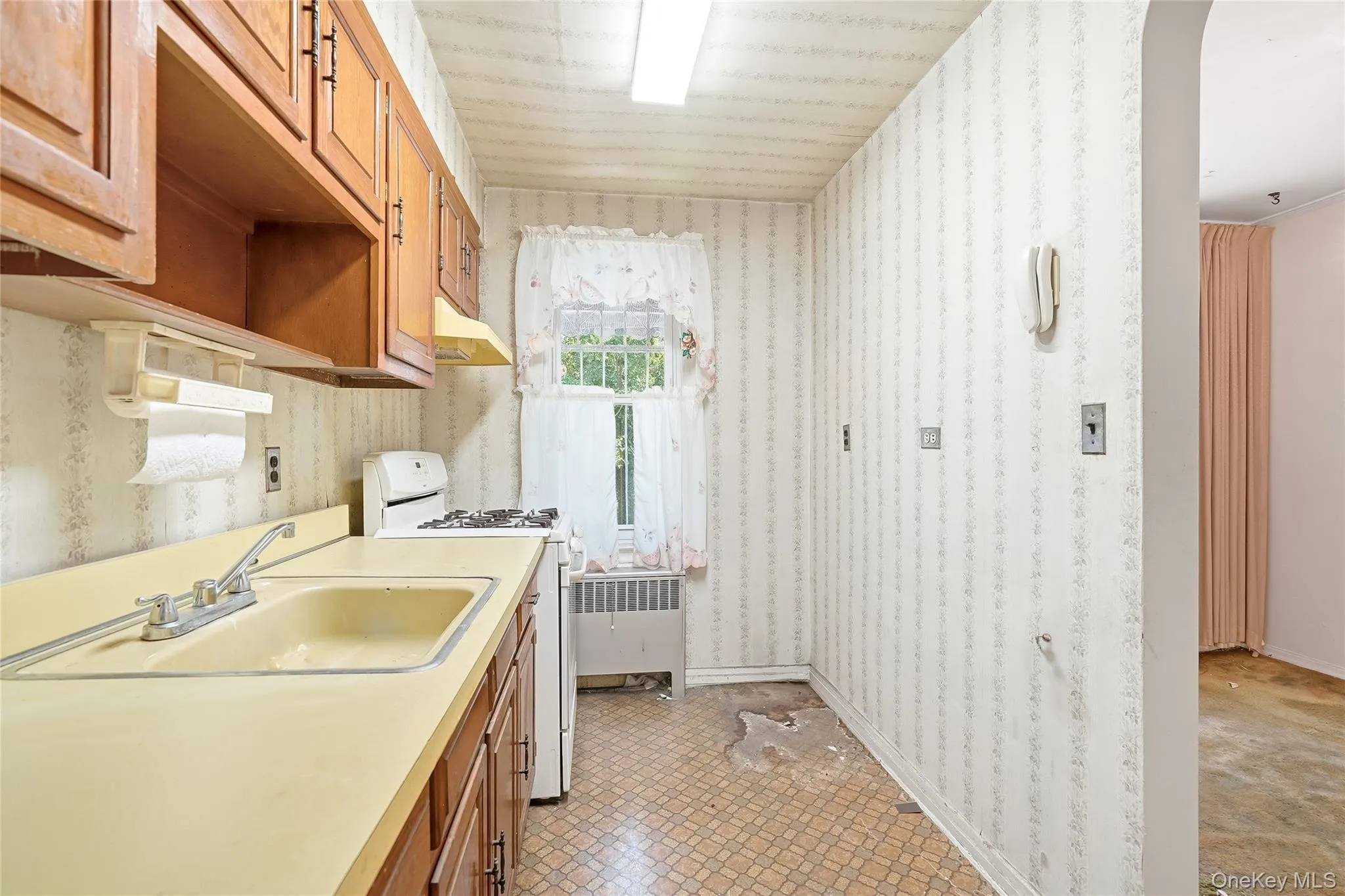 4118 Murdock Avenue, New York, NY, 2 Bedrooms Bedrooms, 6 Rooms Rooms,1 BathroomBathrooms,Residential,For Rent,Murdock,0,KEY1016641 4118 Murdock Avenue, New York, NY, 2 Bedrooms Bedrooms, 6 Rooms Rooms,1 BathroomBathrooms,Residential,For Rent,Murdock,0,KEY1016641