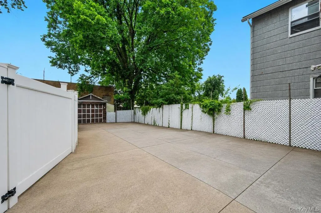 9419 96th Street, New York, NY, 3 Bedrooms Bedrooms, 8 Rooms Rooms,2 BathroomsBathrooms,Residential,For Rent,96th,0,1016646 9419 96th Street, New York, NY, 3 Bedrooms Bedrooms, 8 Rooms Rooms,2 BathroomsBathrooms,Residential,For Rent,96th,0,1016646
