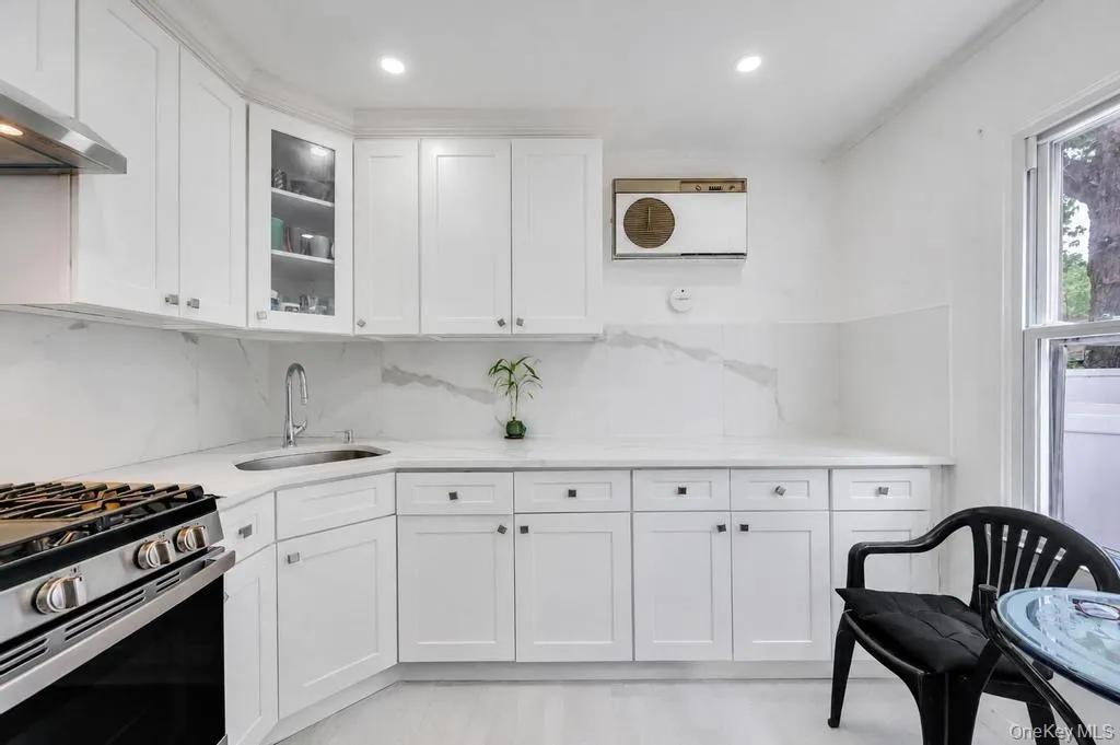 9419 96th Street, New York, NY, 3 Bedrooms Bedrooms, 8 Rooms Rooms,2 BathroomsBathrooms,Residential,For Rent,96th,0,1016646 9419 96th Street, New York, NY, 3 Bedrooms Bedrooms, 8 Rooms Rooms,2 BathroomsBathrooms,Residential,For Rent,96th,0,1016646
