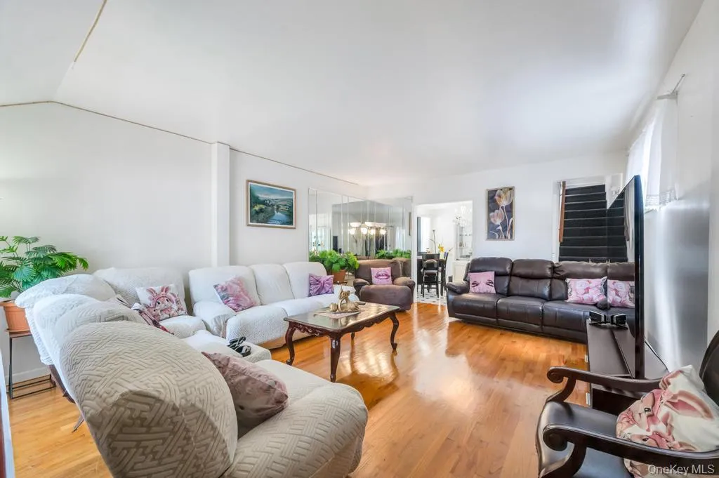 9419 96th Street, New York, NY, 3 Bedrooms Bedrooms, 8 Rooms Rooms,2 BathroomsBathrooms,Residential,For Rent,96th,0,1016646 9419 96th Street, New York, NY, 3 Bedrooms Bedrooms, 8 Rooms Rooms,2 BathroomsBathrooms,Residential,For Rent,96th,0,1016646