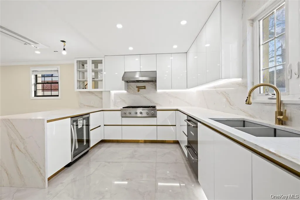 7662 174th Street, New York, NY, 5 Bedrooms Bedrooms, 10 Rooms Rooms,5 BathroomsBathrooms,Residential Lease,For Rent,174th,0,1016648 7662 174th Street, New York, NY, 5 Bedrooms Bedrooms, 10 Rooms Rooms,5 BathroomsBathrooms,Residential Lease,For Rent,174th,0,1016648