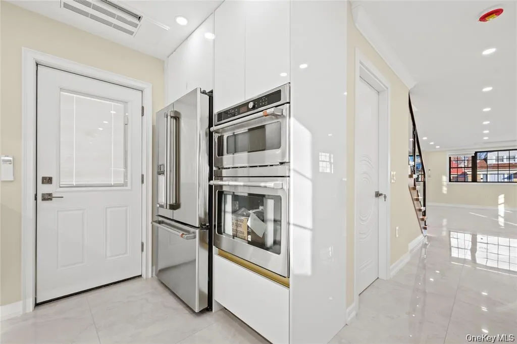 7662 174th Street, New York, NY, 5 Bedrooms Bedrooms, 10 Rooms Rooms,5 BathroomsBathrooms,Residential Lease,For Rent,174th,0,1016648 7662 174th Street, New York, NY, 5 Bedrooms Bedrooms, 10 Rooms Rooms,5 BathroomsBathrooms,Residential Lease,For Rent,174th,0,1016648
