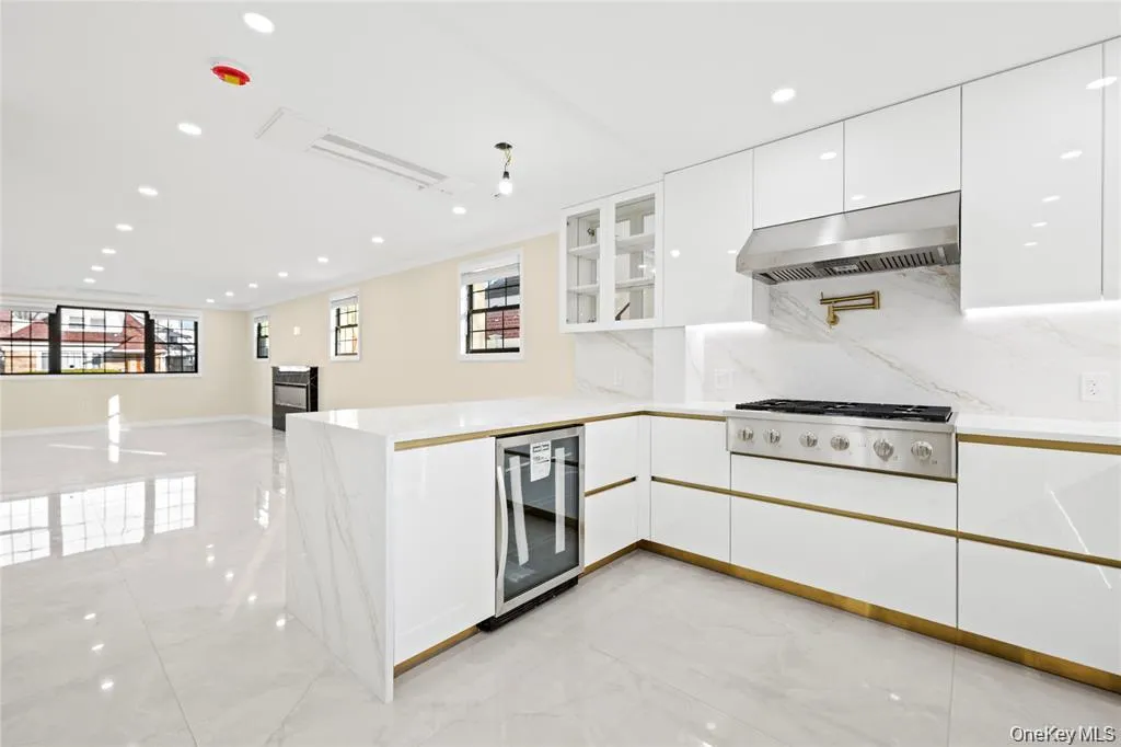 7662 174th Street, New York, NY, 5 Bedrooms Bedrooms, 10 Rooms Rooms,5 BathroomsBathrooms,Residential Lease,For Rent,174th,0,1016648 7662 174th Street, New York, NY, 5 Bedrooms Bedrooms, 10 Rooms Rooms,5 BathroomsBathrooms,Residential Lease,For Rent,174th,0,1016648