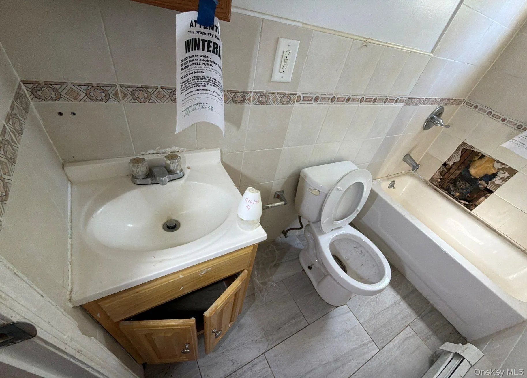 142-16 116th Avenue, New York, NY, 3 Bedrooms Bedrooms, 7 Rooms Rooms,1 BathroomBathrooms,Residential,For Rent,116th,0,KEY1016651 142-16 116th Avenue, New York, NY, 3 Bedrooms Bedrooms, 7 Rooms Rooms,1 BathroomBathrooms,Residential,For Rent,116th,0,KEY1016651
