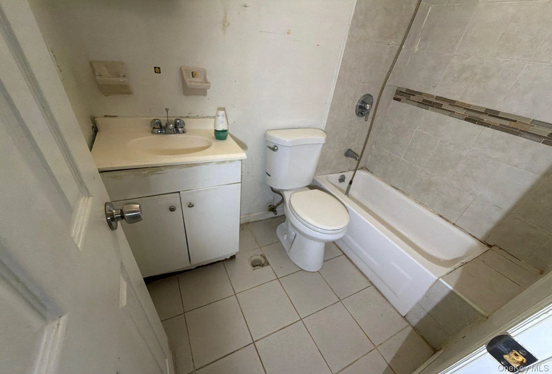 142-16 116th Avenue, New York, NY, 3 Bedrooms Bedrooms, 7 Rooms Rooms,1 BathroomBathrooms,Residential,For Rent,116th,0,KEY1016651 142-16 116th Avenue, New York, NY, 3 Bedrooms Bedrooms, 7 Rooms Rooms,1 BathroomBathrooms,Residential,For Rent,116th,0,KEY1016651
