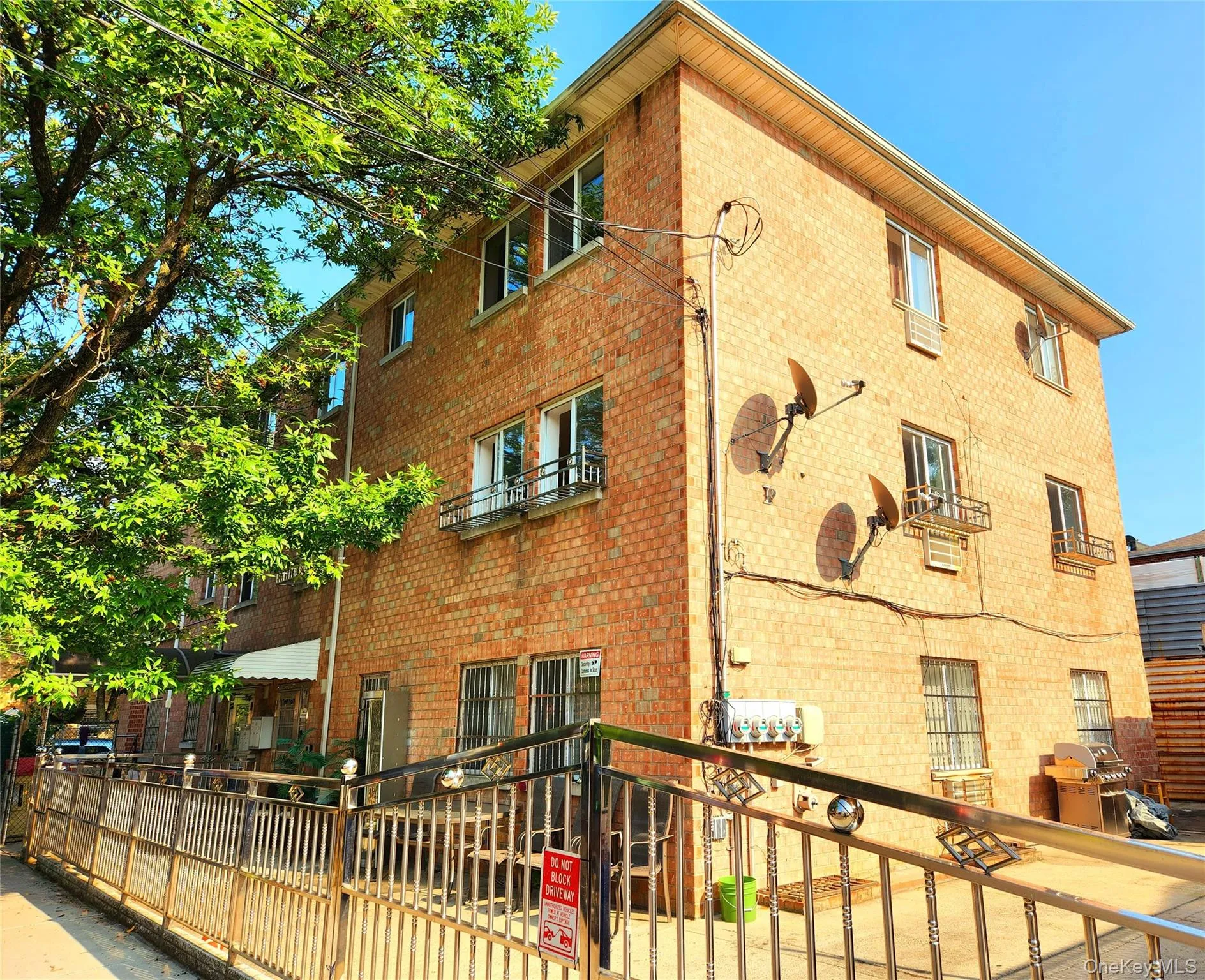 81-64 102nd Avenue, New York, NY, 3 Bedrooms Bedrooms, 6 Rooms Rooms,1 BathroomBathrooms,Residential Lease,For Rent,102nd,0,1016657 81-64 102nd Avenue, New York, NY, 3 Bedrooms Bedrooms, 6 Rooms Rooms,1 BathroomBathrooms,Residential Lease,For Rent,102nd,0,1016657