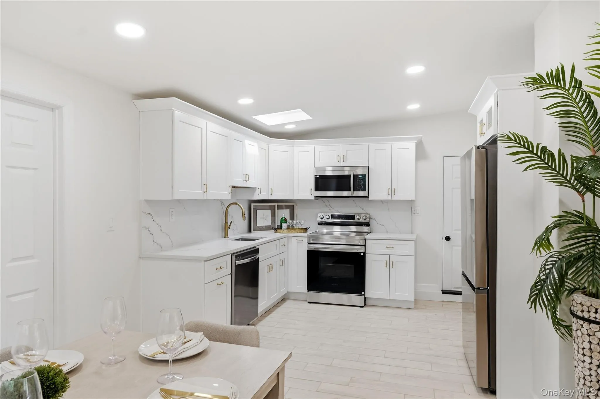 902 Old Medford Avenue, Brookhaven, NY, 2 Bedrooms Bedrooms, 6 Rooms Rooms,1 BathroomBathrooms,Residential,For Rent,Old Medford,0,1016658 902 Old Medford Avenue, Brookhaven, NY, 2 Bedrooms Bedrooms, 6 Rooms Rooms,1 BathroomBathrooms,Residential,For Rent,Old Medford,0,1016658