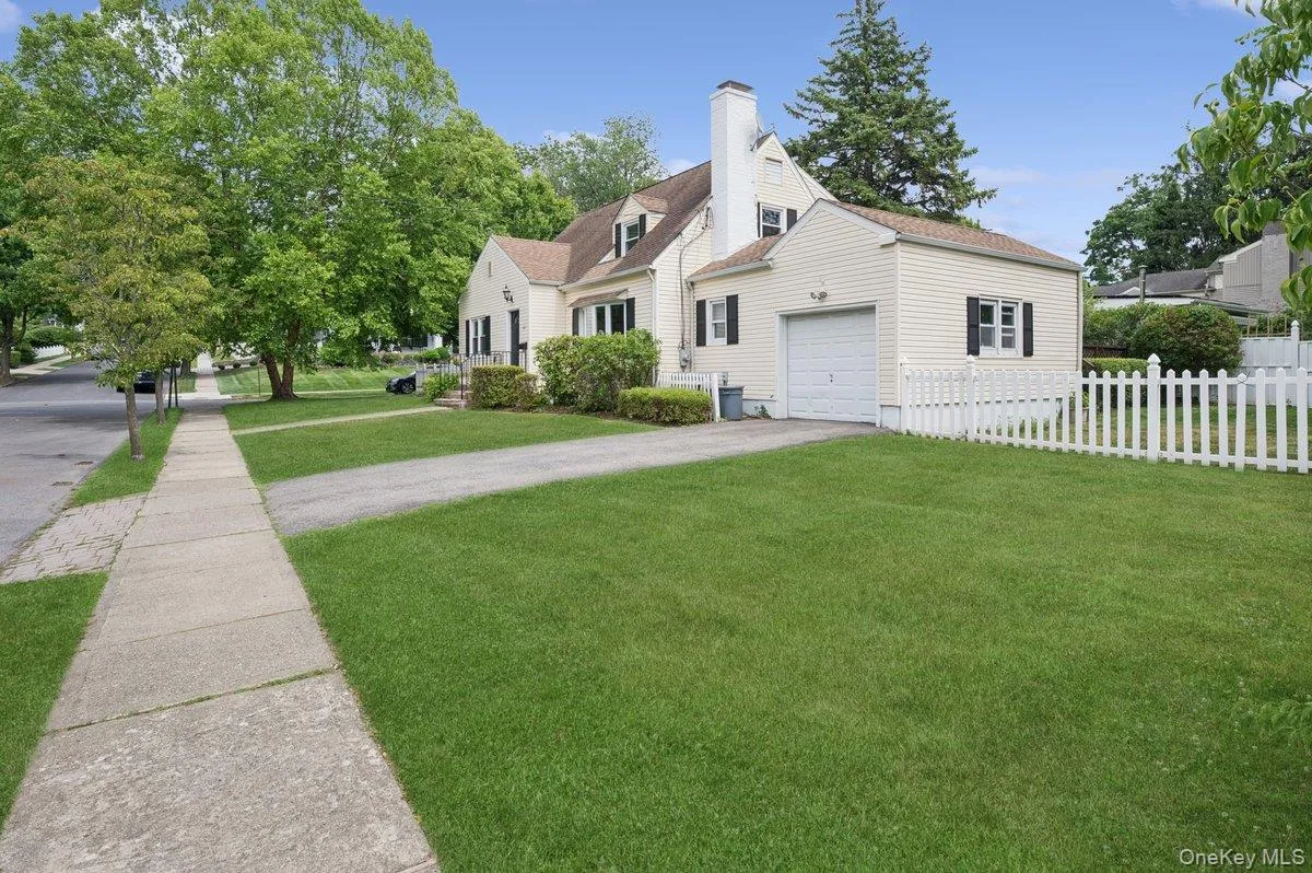 69 Millard (AKA 44 Brooke) Avenue, Yonkers, NY, 4 Bedrooms Bedrooms, 7 Rooms Rooms,2 BathroomsBathrooms,Residential,For Rent,Millard (AKA 44 Brooke),0,KEY1016679 69 Millard (AKA 44 Brooke) Avenue, Yonkers, NY, 4 Bedrooms Bedrooms, 7 Rooms Rooms,2 BathroomsBathrooms,Residential,For Rent,Millard (AKA 44 Brooke),0,KEY1016679