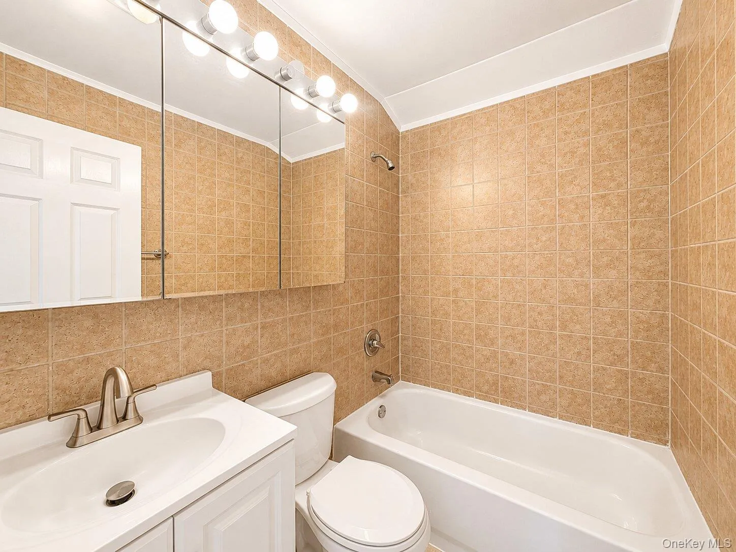 93-03 91 Avenue, New York, NY, 3 Bedrooms Bedrooms, 7 Rooms Rooms,2 BathroomsBathrooms,Residential Lease,For Rent,91,0,KEY1016684 93-03 91 Avenue, New York, NY, 3 Bedrooms Bedrooms, 7 Rooms Rooms,2 BathroomsBathrooms,Residential Lease,For Rent,91,0,KEY1016684