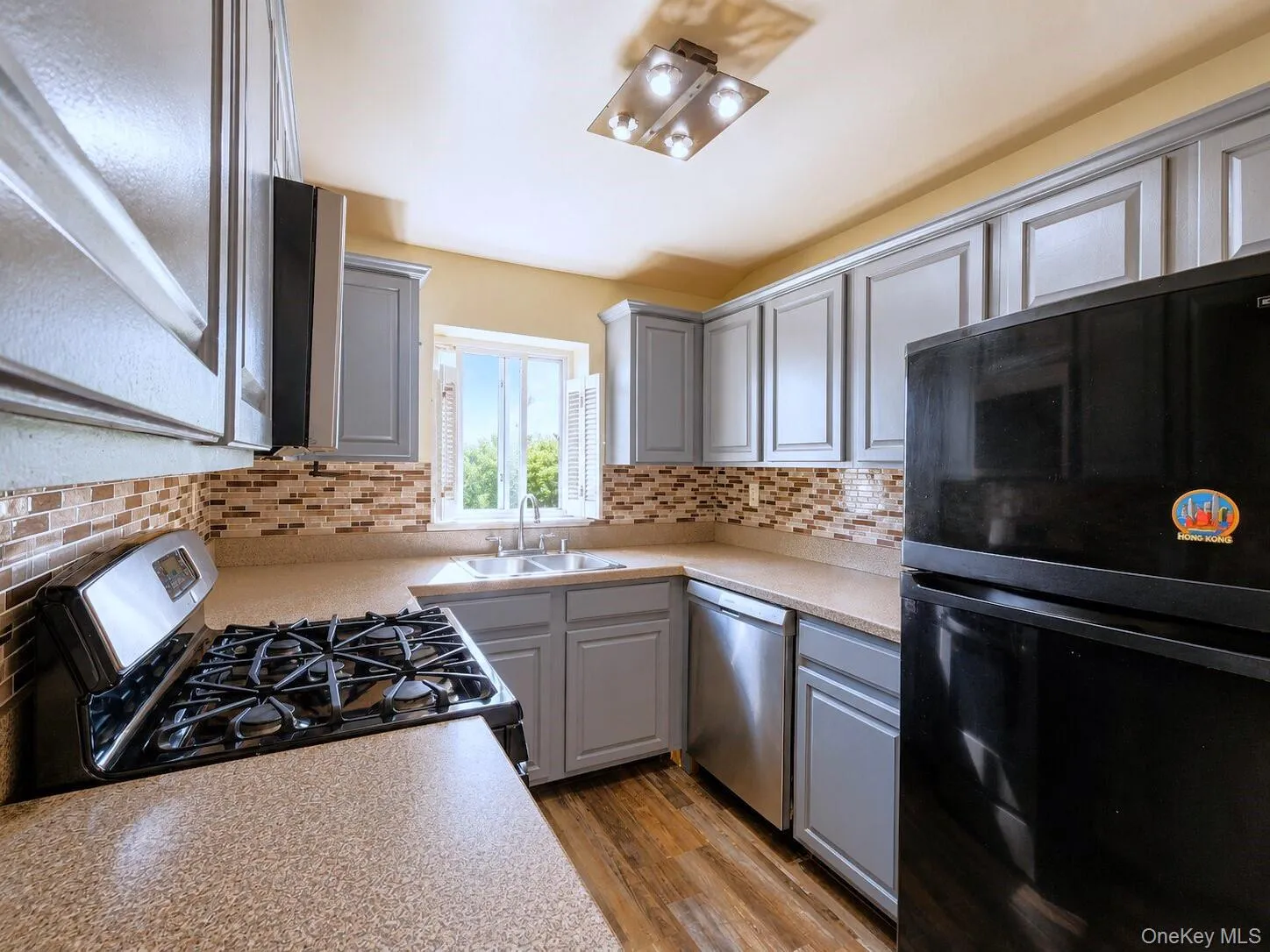 93-03 91 Avenue, New York, NY, 3 Bedrooms Bedrooms, 7 Rooms Rooms,2 BathroomsBathrooms,Residential Lease,For Rent,91,0,KEY1016684 93-03 91 Avenue, New York, NY, 3 Bedrooms Bedrooms, 7 Rooms Rooms,2 BathroomsBathrooms,Residential Lease,For Rent,91,0,KEY1016684