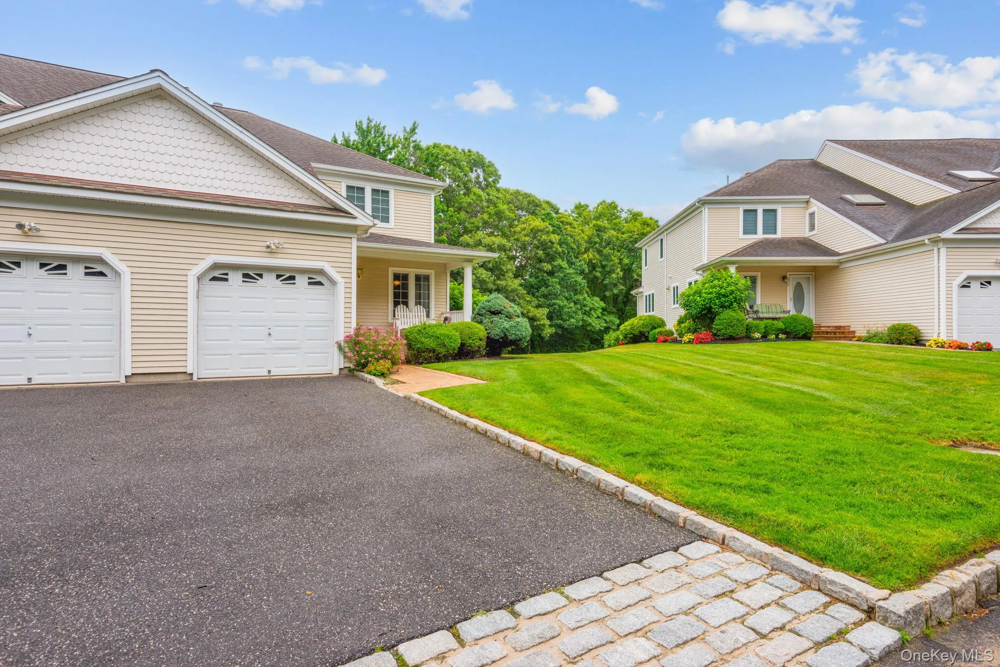 Belgium Block Lined Asphalt Driveway with Belgium Block Apron Belgium Block Lined Asphalt Driveway with Belgium Block Apron