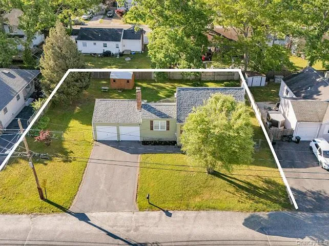 16 Brushwood Drive, Brookhaven, NY, 4 Bedrooms Bedrooms, 7 Rooms Rooms,1 BathroomBathrooms,Residential,For Rent,Brushwood,0,1016696 16 Brushwood Drive, Brookhaven, NY, 4 Bedrooms Bedrooms, 7 Rooms Rooms,1 BathroomBathrooms,Residential,For Rent,Brushwood,0,1016696