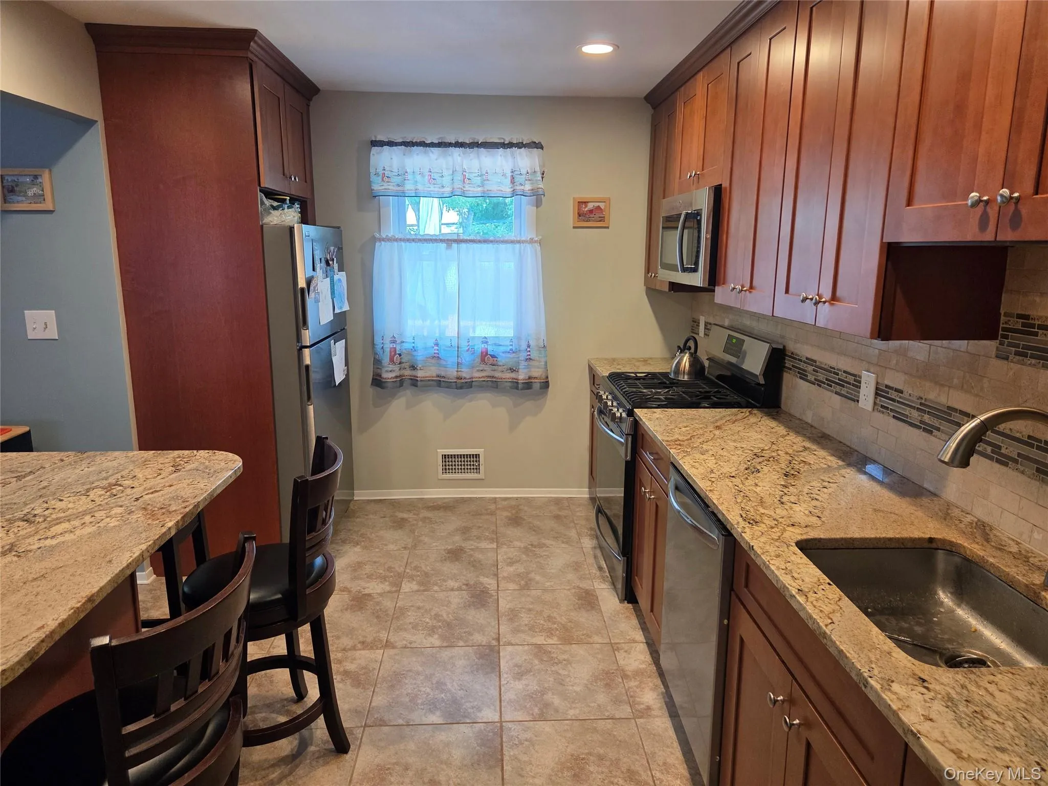 12 Wayside Lane, Smithtown, NY, 3 Bedrooms Bedrooms, 8 Rooms Rooms,2 BathroomsBathrooms,Residential,For Rent,Wayside,0,1016698 12 Wayside Lane, Smithtown, NY, 3 Bedrooms Bedrooms, 8 Rooms Rooms,2 BathroomsBathrooms,Residential,For Rent,Wayside,0,1016698