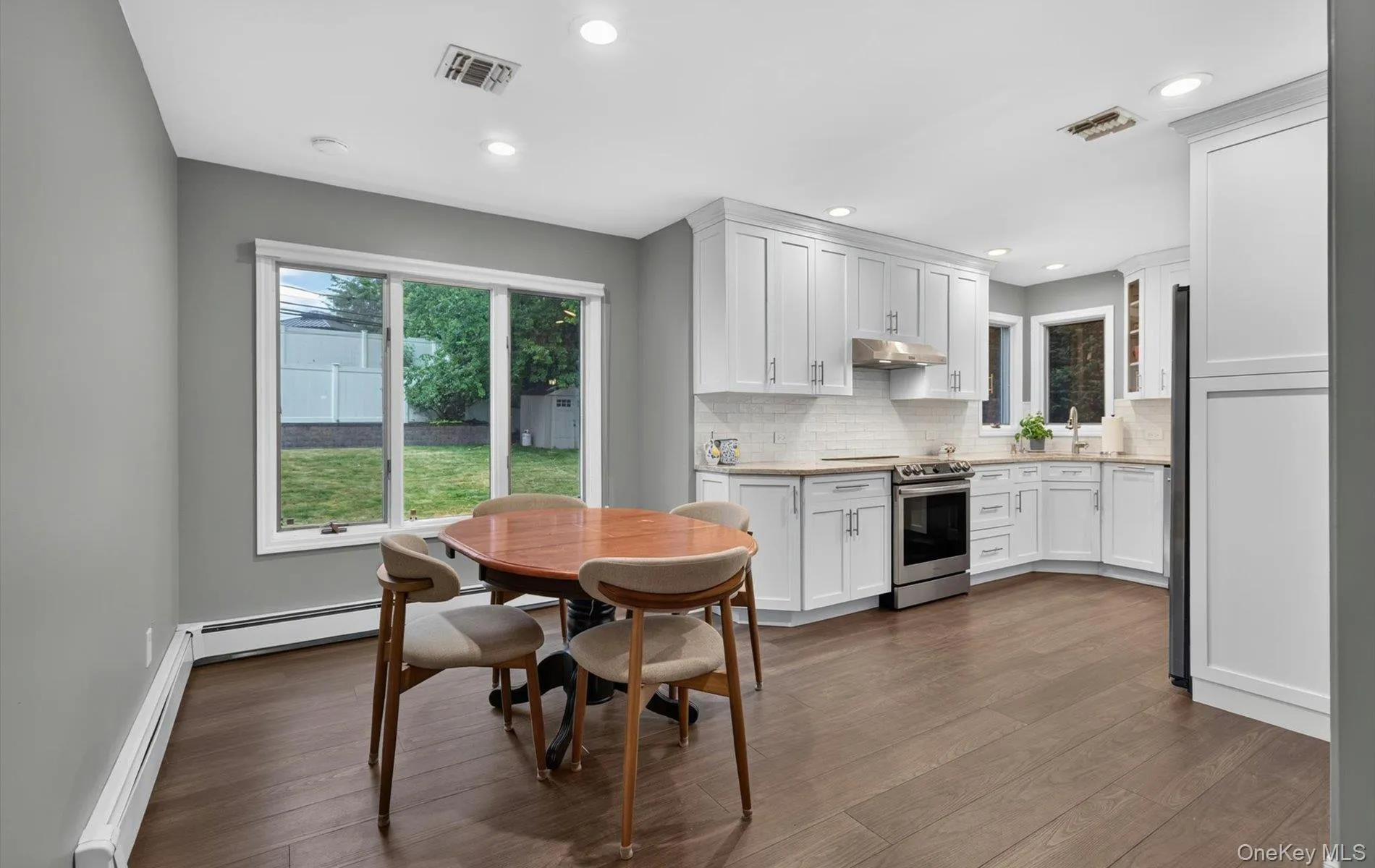 40 Pittoni Drive, Smithtown, NY, 5 Bedrooms Bedrooms, 9 Rooms Rooms,2 BathroomsBathrooms,Residential,For Rent,Pittoni,0,KEY1016699 40 Pittoni Drive, Smithtown, NY, 5 Bedrooms Bedrooms, 9 Rooms Rooms,2 BathroomsBathrooms,Residential,For Rent,Pittoni,0,KEY1016699