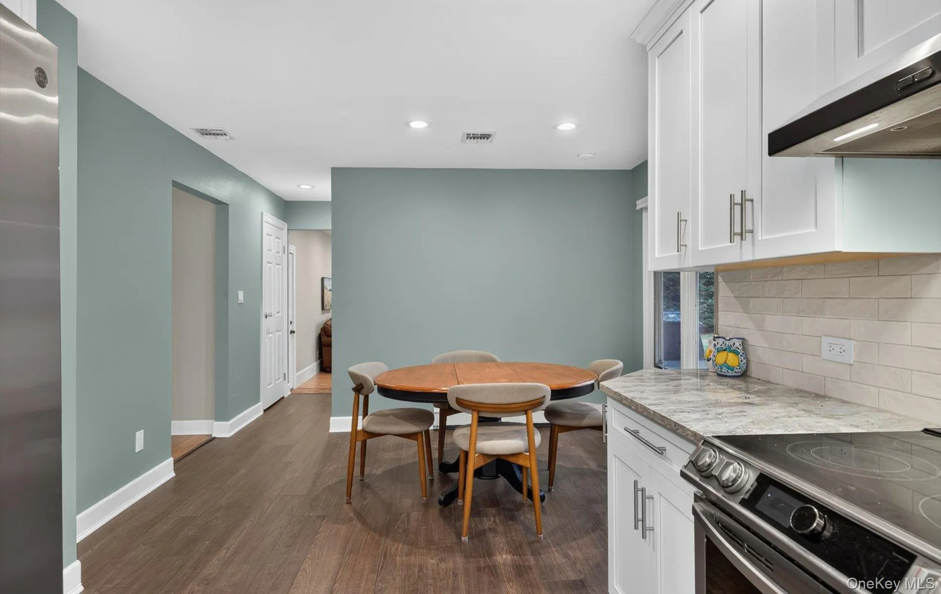 40 Pittoni Drive, Smithtown, NY, 5 Bedrooms Bedrooms, 9 Rooms Rooms,2 BathroomsBathrooms,Residential,For Rent,Pittoni,0,KEY1016699 40 Pittoni Drive, Smithtown, NY, 5 Bedrooms Bedrooms, 9 Rooms Rooms,2 BathroomsBathrooms,Residential,For Rent,Pittoni,0,KEY1016699