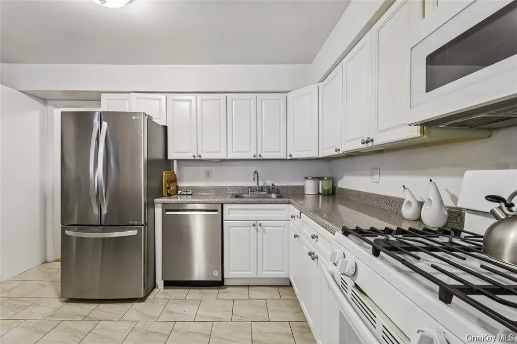 10 Brevoort Drive, Haverstraw, NY, 2 Bedrooms Bedrooms, 5 Rooms Rooms,2 BathroomsBathrooms,Residential Lease,For Rent,Brevoort,0,1016702 10 Brevoort Drive, Haverstraw, NY, 2 Bedrooms Bedrooms, 5 Rooms Rooms,2 BathroomsBathrooms,Residential Lease,For Rent,Brevoort,0,1016702