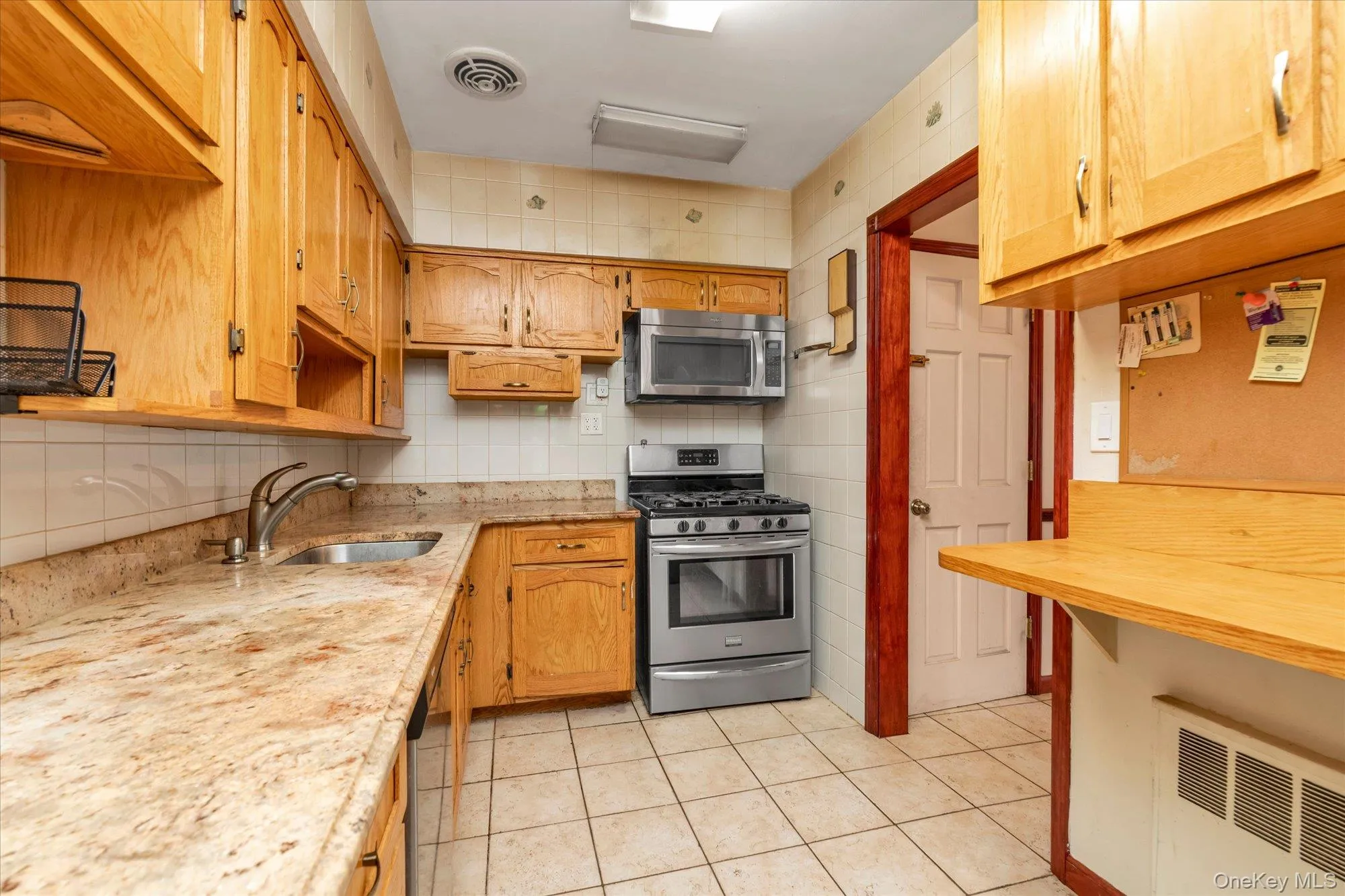 373 Argyle Road, Hempstead, NY, 5 Bedrooms Bedrooms, 11 Rooms Rooms,3 BathroomsBathrooms,Residential,For Rent,Argyle,0,1016703 373 Argyle Road, Hempstead, NY, 5 Bedrooms Bedrooms, 11 Rooms Rooms,3 BathroomsBathrooms,Residential,For Rent,Argyle,0,1016703