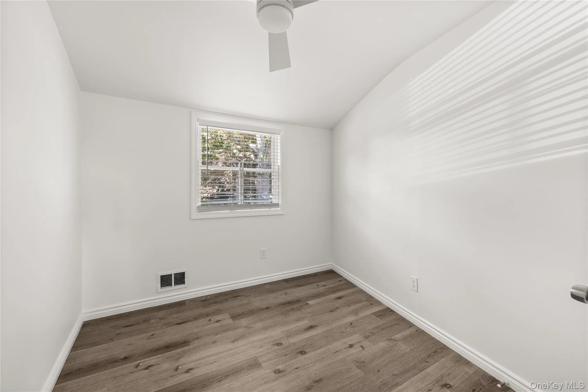 4 Bunny Lane, Brookhaven, NY, 4 Bedrooms Bedrooms, 7 Rooms Rooms,2 BathroomsBathrooms,Residential Lease,For Rent,Bunny,0,1016716 4 Bunny Lane, Brookhaven, NY, 4 Bedrooms Bedrooms, 7 Rooms Rooms,2 BathroomsBathrooms,Residential Lease,For Rent,Bunny,0,1016716