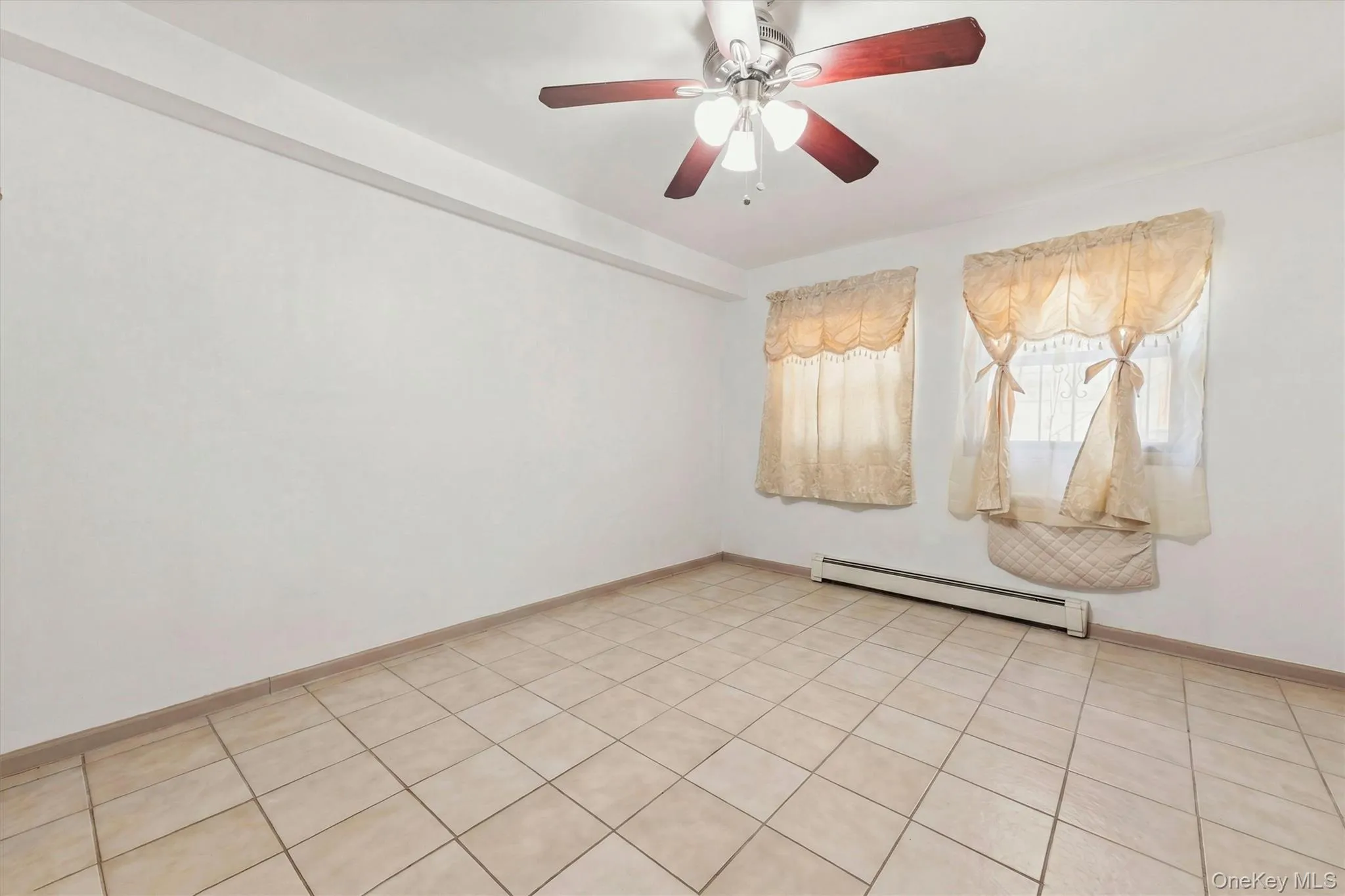 820 Leland Avenue, New York, NY, 2 Bedrooms Bedrooms, 5 Rooms Rooms,1 BathroomBathrooms,Residential,For Rent,Leland,0,1016724 820 Leland Avenue, New York, NY, 2 Bedrooms Bedrooms, 5 Rooms Rooms,1 BathroomBathrooms,Residential,For Rent,Leland,0,1016724