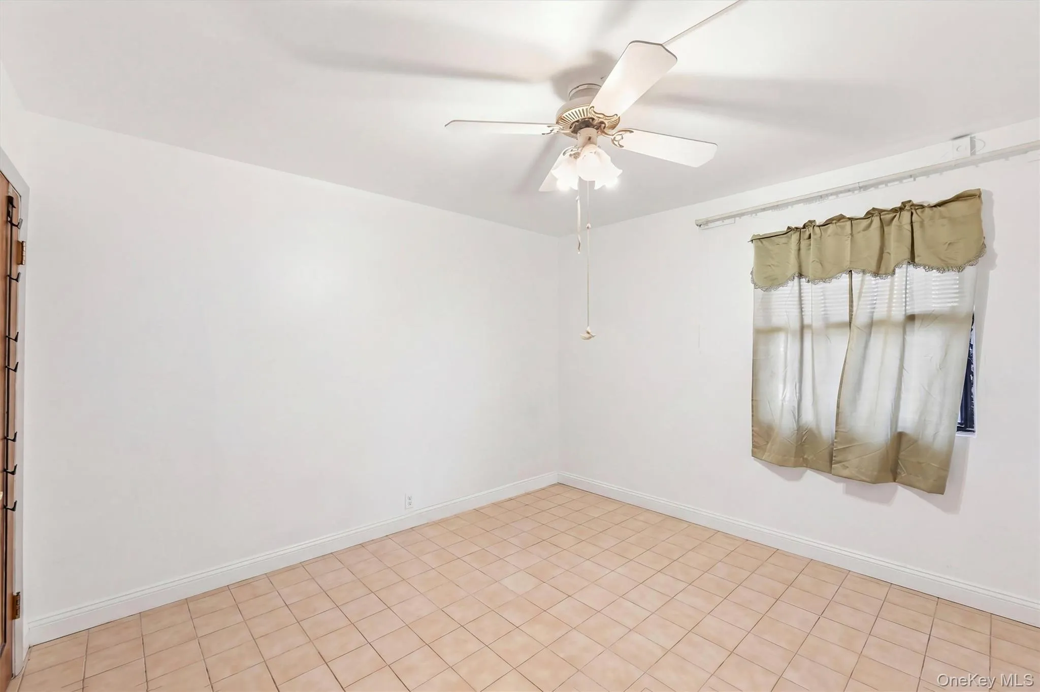 820 Leland Avenue, New York, NY, 2 Bedrooms Bedrooms, 5 Rooms Rooms,1 BathroomBathrooms,Residential,For Rent,Leland,0,1016724 820 Leland Avenue, New York, NY, 2 Bedrooms Bedrooms, 5 Rooms Rooms,1 BathroomBathrooms,Residential,For Rent,Leland,0,1016724