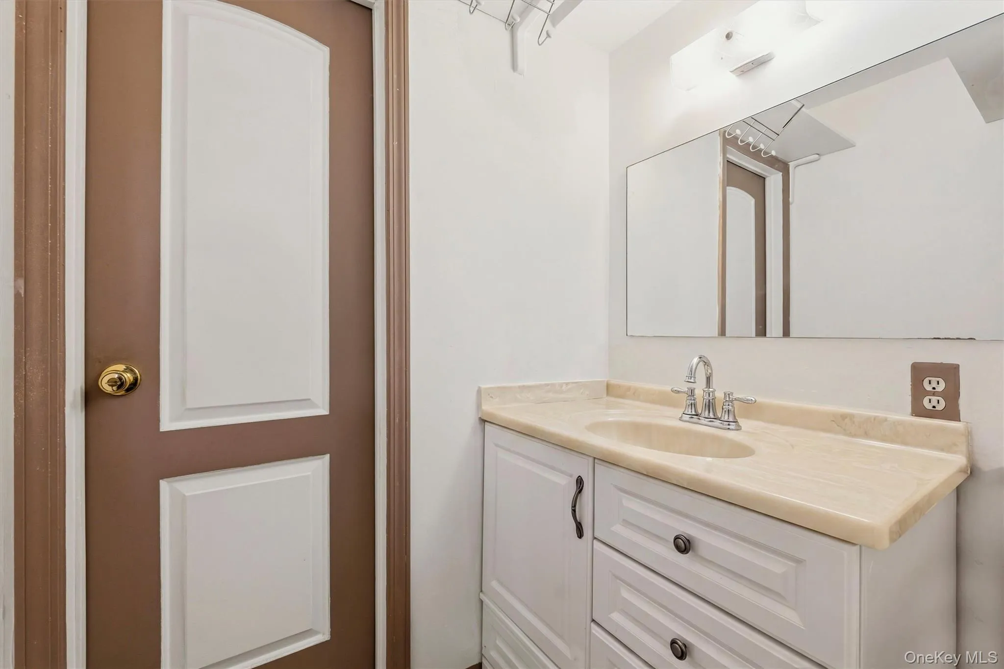 820 Leland Avenue, New York, NY, 2 Bedrooms Bedrooms, 5 Rooms Rooms,1 BathroomBathrooms,Residential,For Rent,Leland,0,1016724 820 Leland Avenue, New York, NY, 2 Bedrooms Bedrooms, 5 Rooms Rooms,1 BathroomBathrooms,Residential,For Rent,Leland,0,1016724