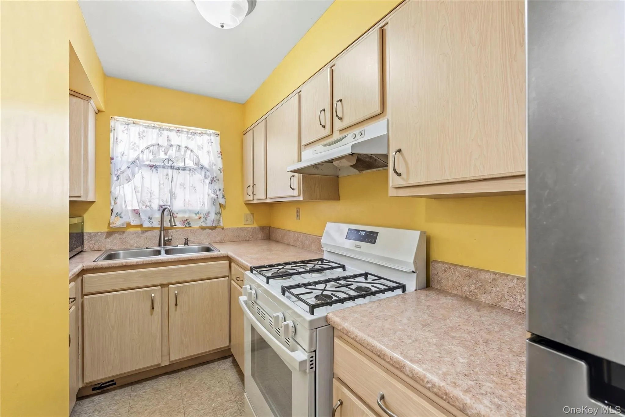 820 Leland Avenue, New York, NY, 2 Bedrooms Bedrooms, 5 Rooms Rooms,1 BathroomBathrooms,Residential,For Rent,Leland,0,1016724 820 Leland Avenue, New York, NY, 2 Bedrooms Bedrooms, 5 Rooms Rooms,1 BathroomBathrooms,Residential,For Rent,Leland,0,1016724