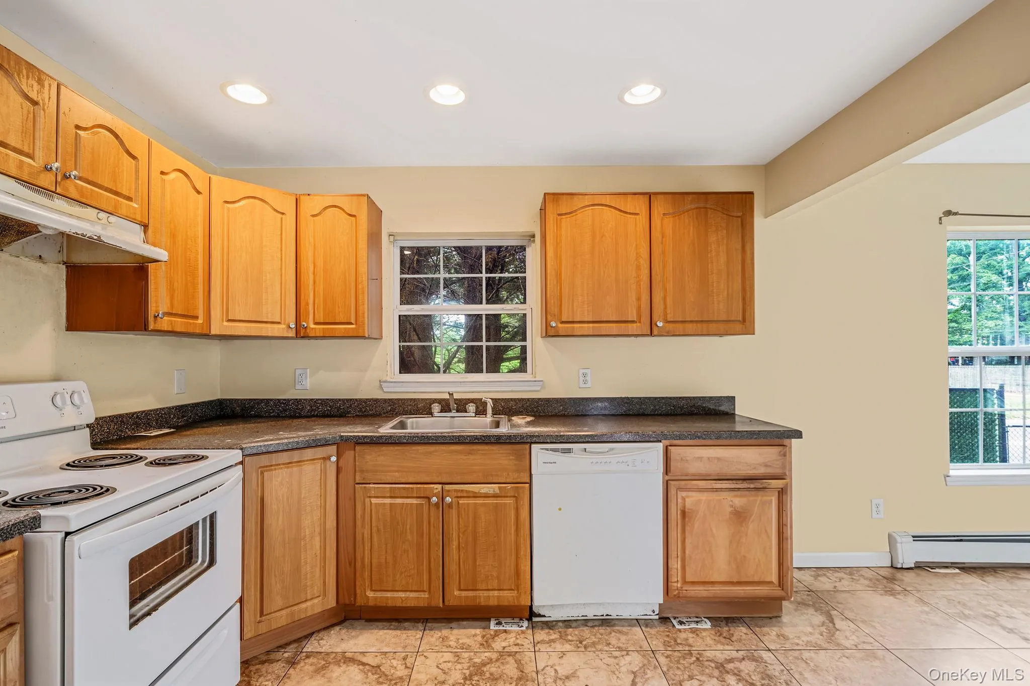 86 Eleanor Avenue, Brookhaven, NY, 3 Bedrooms Bedrooms, 6 Rooms Rooms,2 BathroomsBathrooms,Residential,For Rent,Eleanor,0,1016733 86 Eleanor Avenue, Brookhaven, NY, 3 Bedrooms Bedrooms, 6 Rooms Rooms,2 BathroomsBathrooms,Residential,For Rent,Eleanor,0,1016733