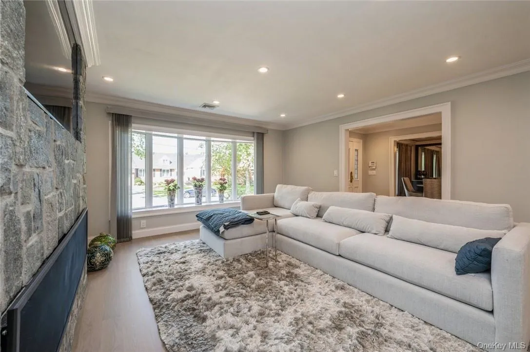 176 Townsend Avenue, Pelham, NY, 4 Bedrooms Bedrooms, 10 Rooms Rooms,3 BathroomsBathrooms,Residential Lease,For Rent,Townsend,0,1016741 176 Townsend Avenue, Pelham, NY, 4 Bedrooms Bedrooms, 10 Rooms Rooms,3 BathroomsBathrooms,Residential Lease,For Rent,Townsend,0,1016741