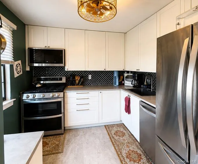 335 Mariners Way, Babylon, NY, 1 Bedroom Bedrooms, 4 Rooms Rooms,1 BathroomBathrooms,Residential,For Rent,Mariners,0,KEY1016744 335 Mariners Way, Babylon, NY, 1 Bedroom Bedrooms, 4 Rooms Rooms,1 BathroomBathrooms,Residential,For Rent,Mariners,0,KEY1016744