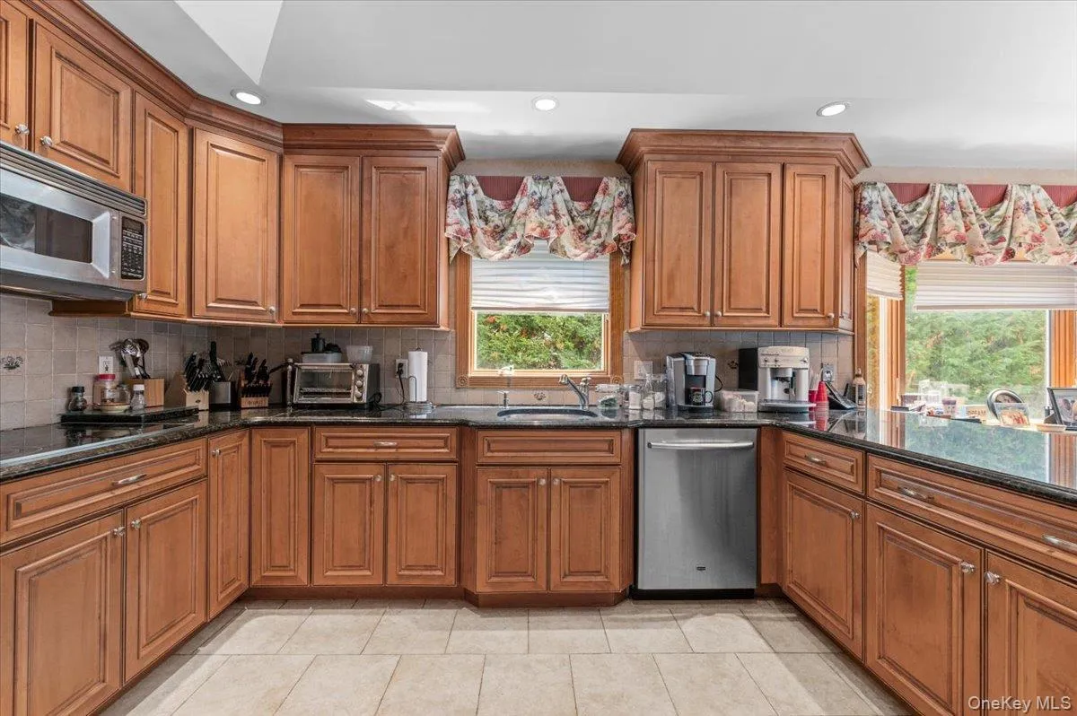 100 Cabot Road, Oyster Bay, NY, 5 Bedrooms Bedrooms, 12 Rooms Rooms,2 BathroomsBathrooms,Residential,For Rent,Cabot,0,KEY1016749 100 Cabot Road, Oyster Bay, NY, 5 Bedrooms Bedrooms, 12 Rooms Rooms,2 BathroomsBathrooms,Residential,For Rent,Cabot,0,KEY1016749