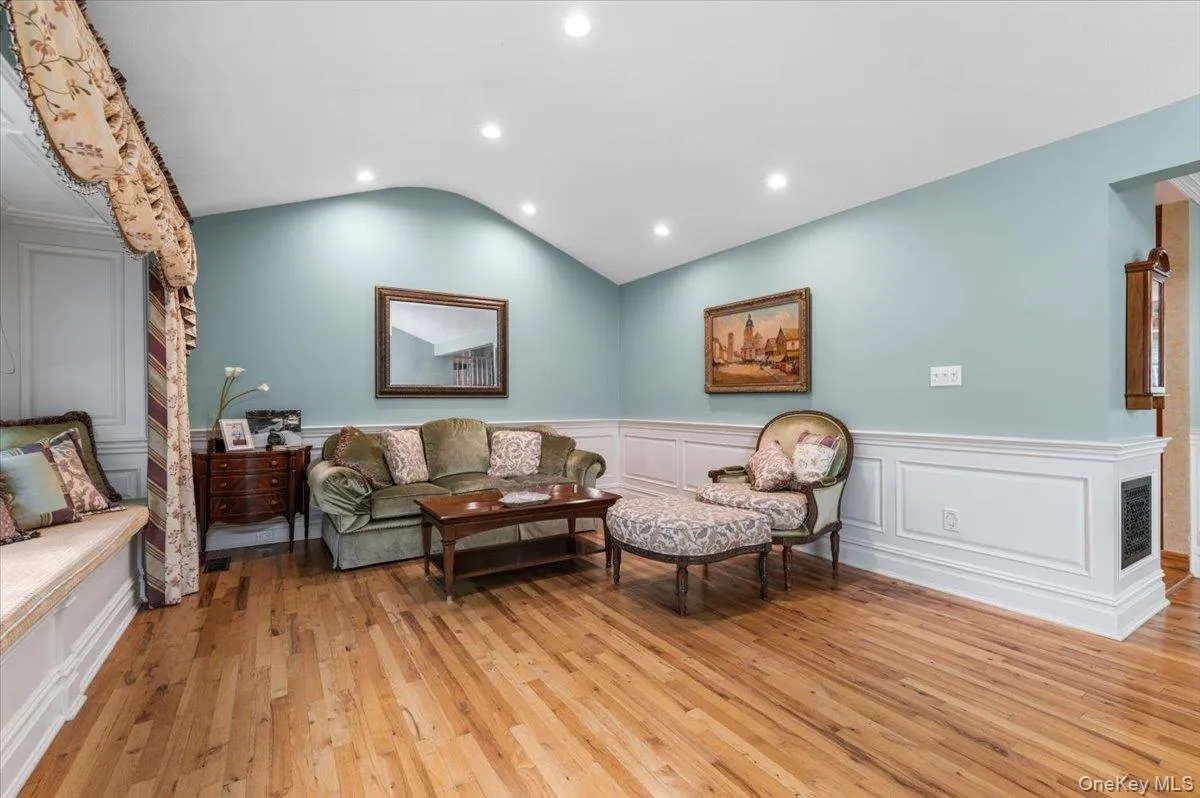 100 Cabot Road, Oyster Bay, NY, 5 Bedrooms Bedrooms, 12 Rooms Rooms,2 BathroomsBathrooms,Residential,For Rent,Cabot,0,KEY1016749 100 Cabot Road, Oyster Bay, NY, 5 Bedrooms Bedrooms, 12 Rooms Rooms,2 BathroomsBathrooms,Residential,For Rent,Cabot,0,KEY1016749