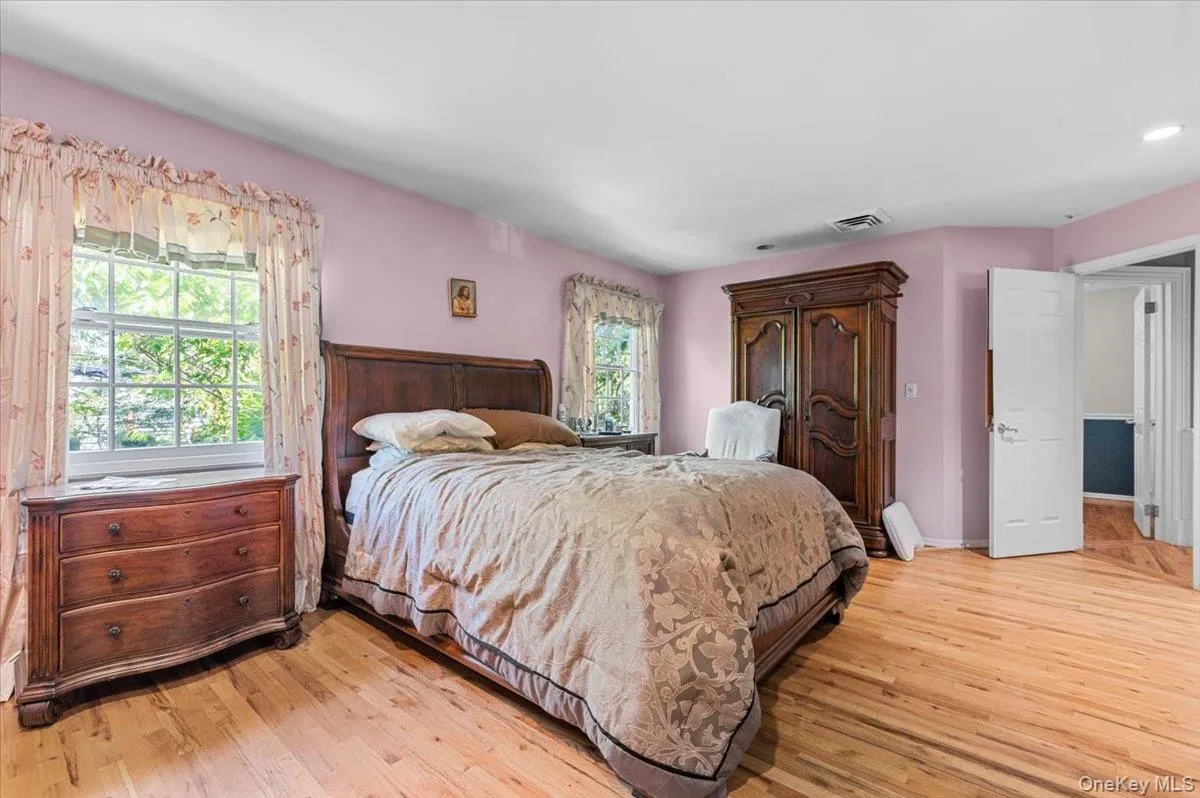 100 Cabot Road, Oyster Bay, NY, 5 Bedrooms Bedrooms, 12 Rooms Rooms,2 BathroomsBathrooms,Residential,For Rent,Cabot,0,KEY1016749 100 Cabot Road, Oyster Bay, NY, 5 Bedrooms Bedrooms, 12 Rooms Rooms,2 BathroomsBathrooms,Residential,For Rent,Cabot,0,KEY1016749