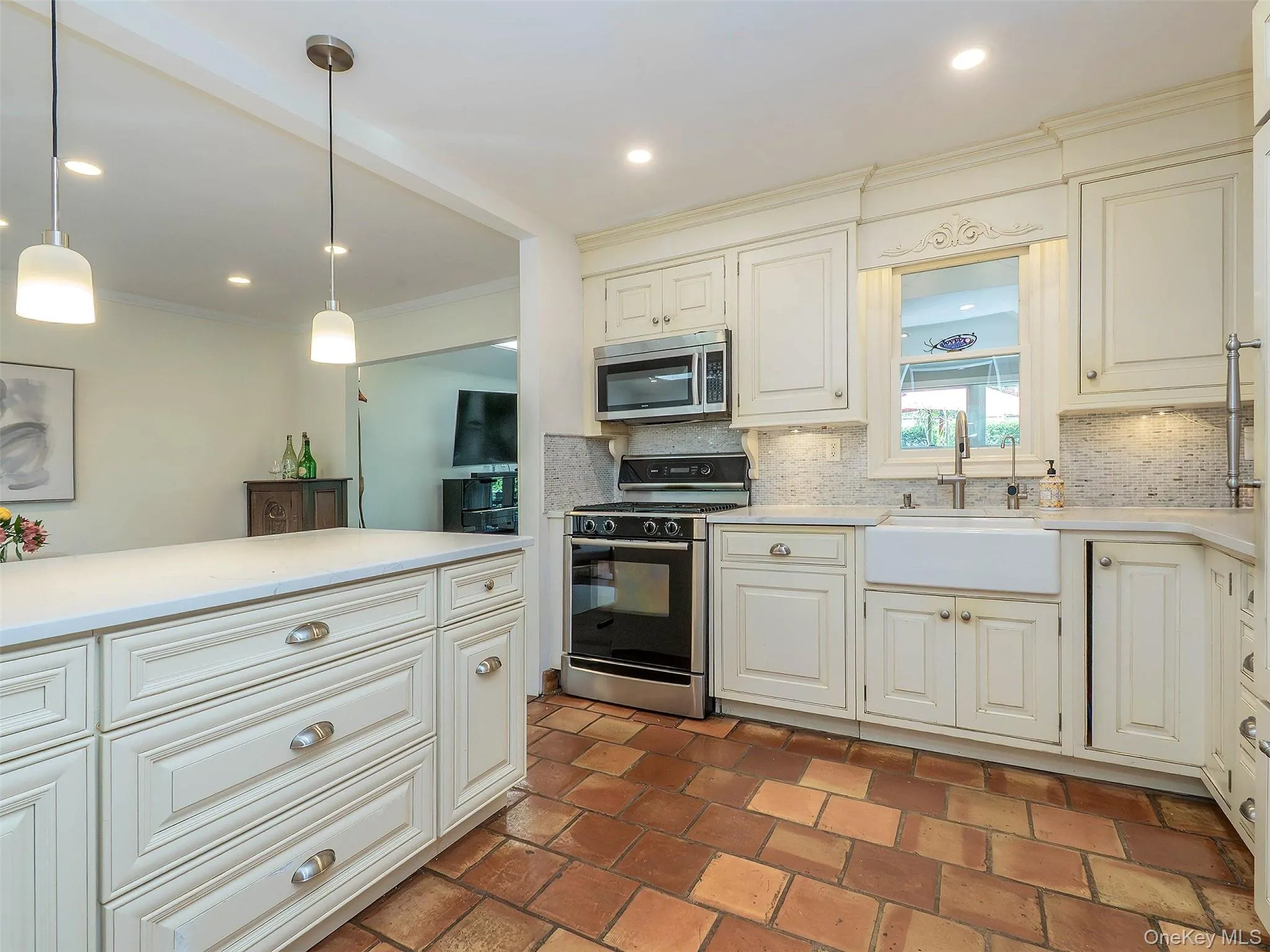 25 Andover Road, North Hempstead, NY, 3 Bedrooms Bedrooms, 7 Rooms Rooms,2 BathroomsBathrooms,Residential,For Rent,Andover,0,KEY1016763 25 Andover Road, North Hempstead, NY, 3 Bedrooms Bedrooms, 7 Rooms Rooms,2 BathroomsBathrooms,Residential,For Rent,Andover,0,KEY1016763