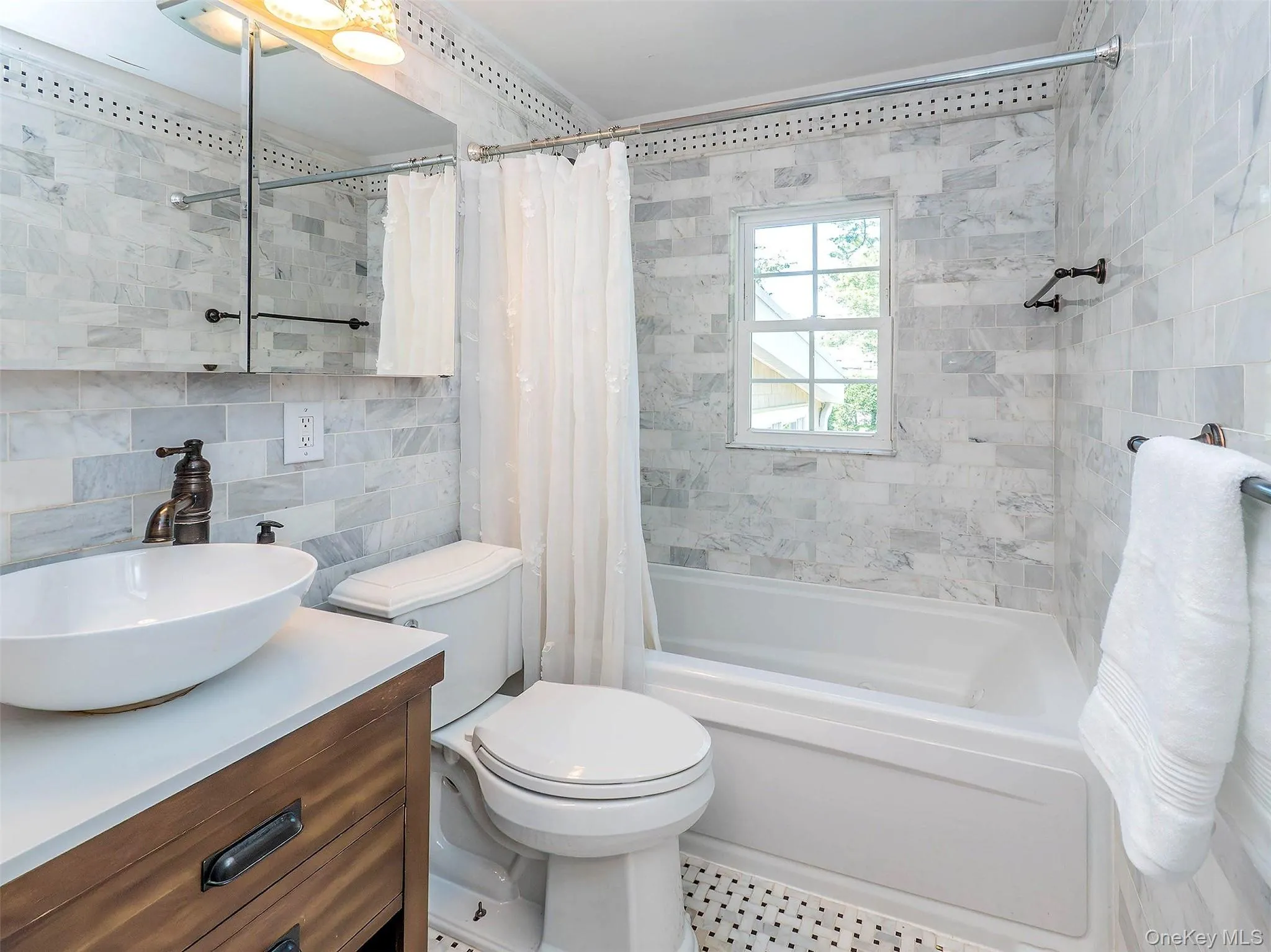 25 Andover Road, North Hempstead, NY, 3 Bedrooms Bedrooms, 7 Rooms Rooms,2 BathroomsBathrooms,Residential,For Rent,Andover,0,KEY1016763 25 Andover Road, North Hempstead, NY, 3 Bedrooms Bedrooms, 7 Rooms Rooms,2 BathroomsBathrooms,Residential,For Rent,Andover,0,KEY1016763