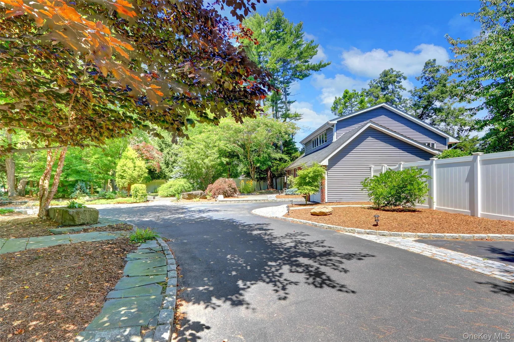 1 Burr Road, Huntington, NY, 4 Bedrooms Bedrooms, 7 Rooms Rooms,2 BathroomsBathrooms,Residential,For Rent,Burr,0,1016769 1 Burr Road, Huntington, NY, 4 Bedrooms Bedrooms, 7 Rooms Rooms,2 BathroomsBathrooms,Residential,For Rent,Burr,0,1016769