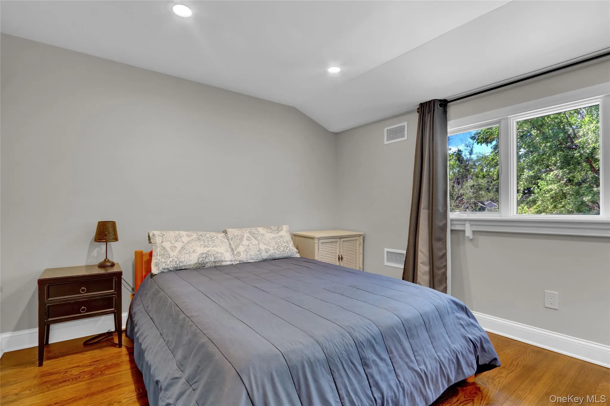 1 Burr Road, Huntington, NY, 4 Bedrooms Bedrooms, 7 Rooms Rooms,2 BathroomsBathrooms,Residential,For Rent,Burr,0,1016769 1 Burr Road, Huntington, NY, 4 Bedrooms Bedrooms, 7 Rooms Rooms,2 BathroomsBathrooms,Residential,For Rent,Burr,0,1016769