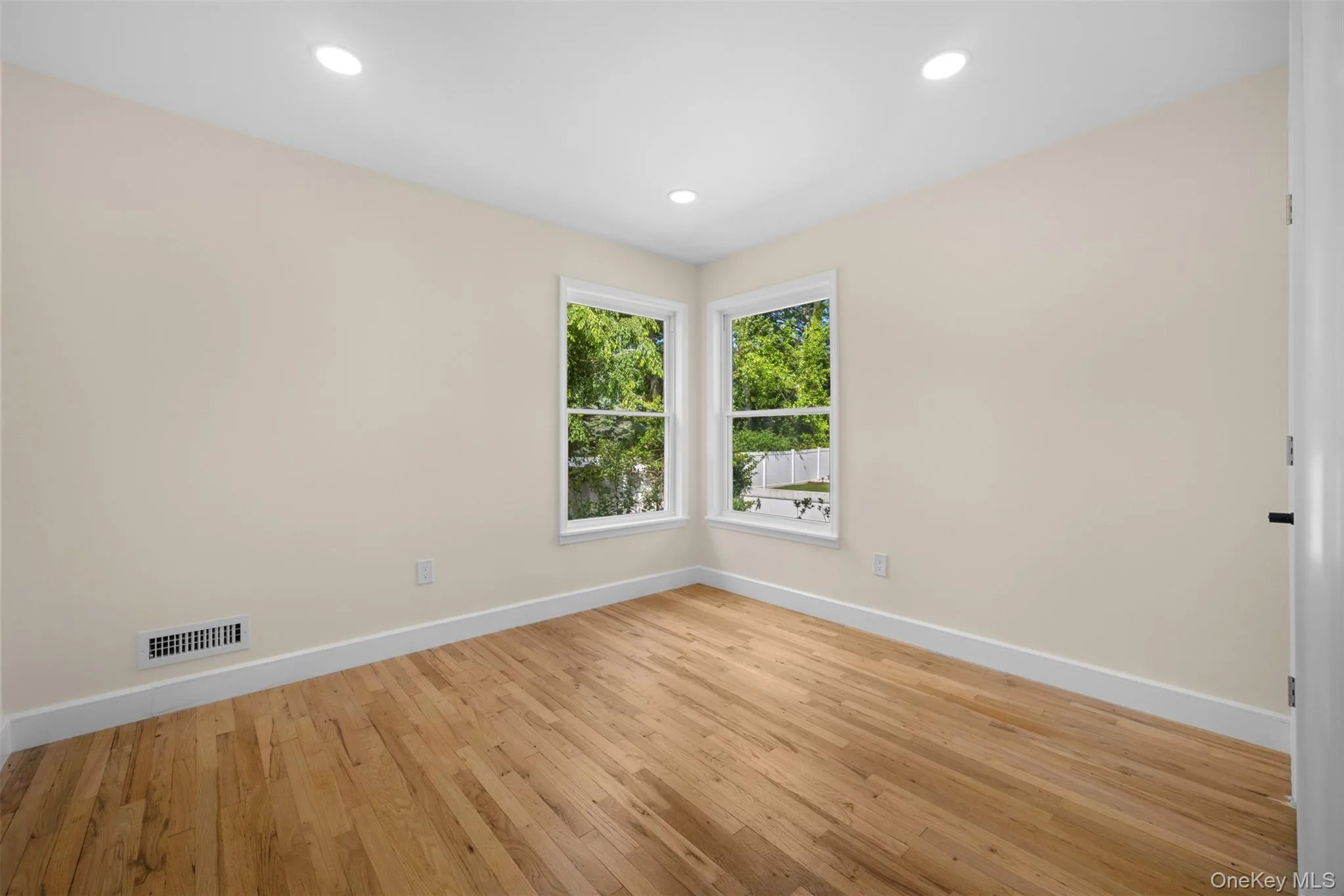 31 Foxwood Drive, Huntington, NY, 3 Bedrooms Bedrooms, 6 Rooms Rooms,2 BathroomsBathrooms,Residential,For Rent,Foxwood,0,KEY1016770 31 Foxwood Drive, Huntington, NY, 3 Bedrooms Bedrooms, 6 Rooms Rooms,2 BathroomsBathrooms,Residential,For Rent,Foxwood,0,KEY1016770