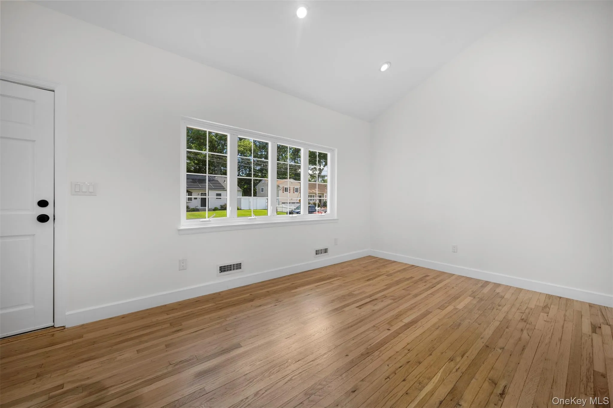 31 Foxwood Drive, Huntington, NY, 3 Bedrooms Bedrooms, 6 Rooms Rooms,2 BathroomsBathrooms,Residential,For Rent,Foxwood,0,KEY1016770 31 Foxwood Drive, Huntington, NY, 3 Bedrooms Bedrooms, 6 Rooms Rooms,2 BathroomsBathrooms,Residential,For Rent,Foxwood,0,KEY1016770