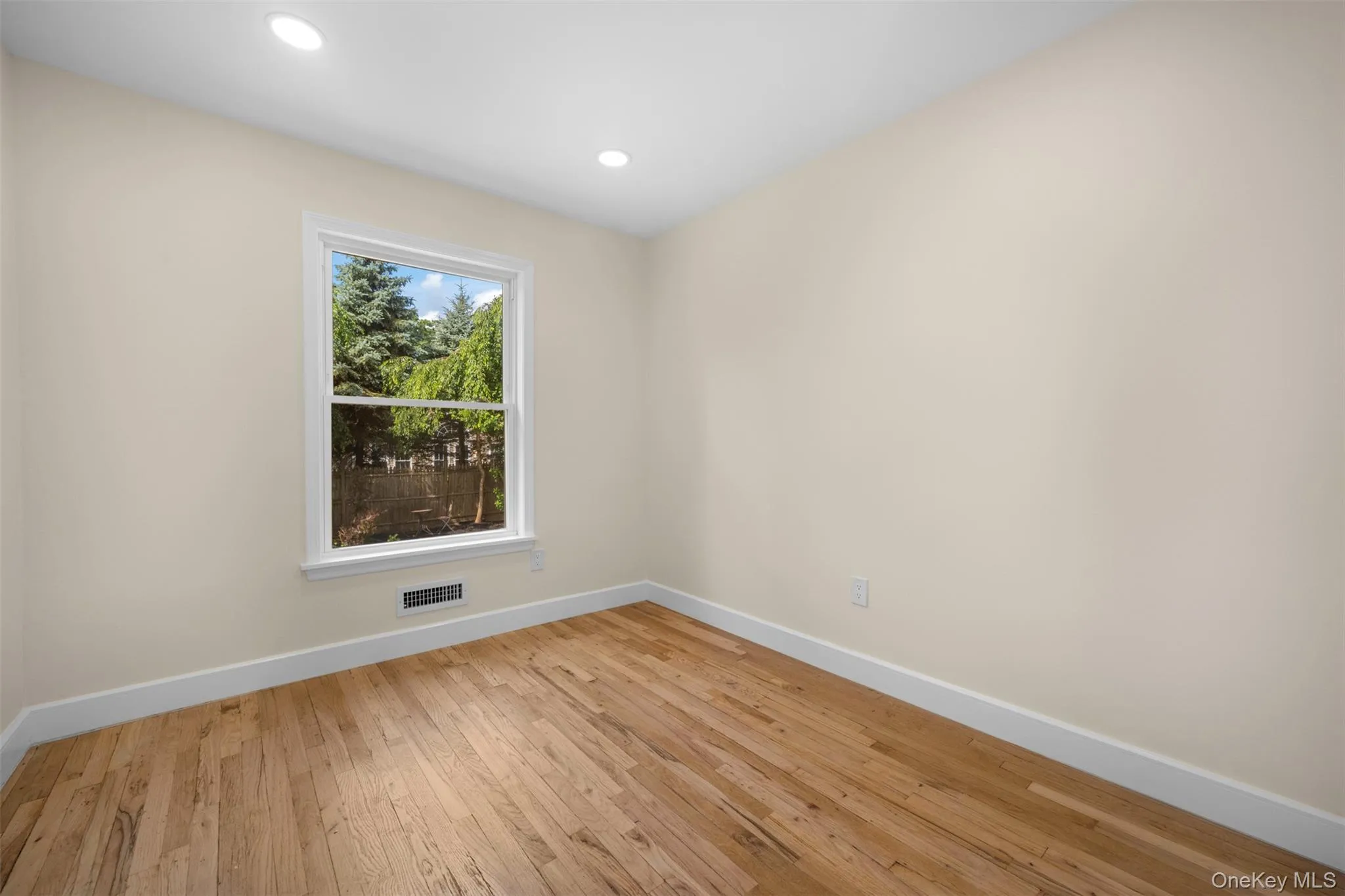 31 Foxwood Drive, Huntington, NY, 3 Bedrooms Bedrooms, 6 Rooms Rooms,2 BathroomsBathrooms,Residential,For Rent,Foxwood,0,KEY1016770 31 Foxwood Drive, Huntington, NY, 3 Bedrooms Bedrooms, 6 Rooms Rooms,2 BathroomsBathrooms,Residential,For Rent,Foxwood,0,KEY1016770