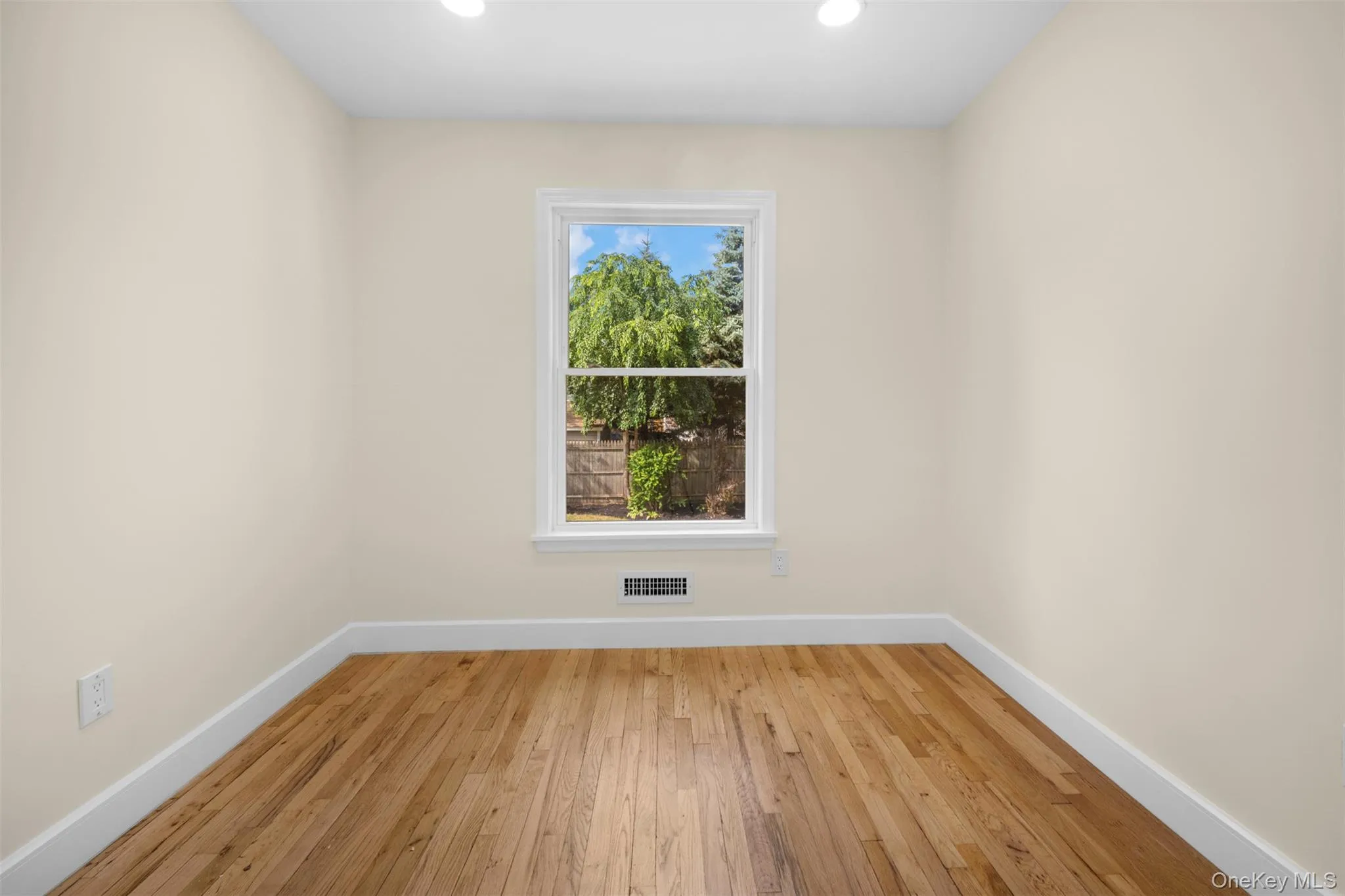 31 Foxwood Drive, Huntington, NY, 3 Bedrooms Bedrooms, 6 Rooms Rooms,2 BathroomsBathrooms,Residential,For Rent,Foxwood,0,KEY1016770 31 Foxwood Drive, Huntington, NY, 3 Bedrooms Bedrooms, 6 Rooms Rooms,2 BathroomsBathrooms,Residential,For Rent,Foxwood,0,KEY1016770