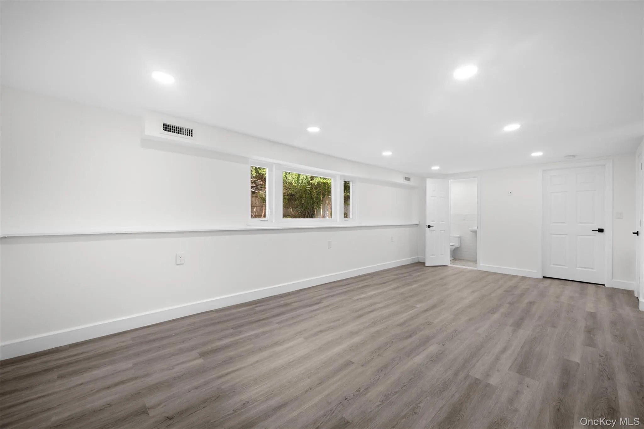 31 Foxwood Drive, Huntington, NY, 3 Bedrooms Bedrooms, 6 Rooms Rooms,2 BathroomsBathrooms,Residential,For Rent,Foxwood,0,KEY1016770 31 Foxwood Drive, Huntington, NY, 3 Bedrooms Bedrooms, 6 Rooms Rooms,2 BathroomsBathrooms,Residential,For Rent,Foxwood,0,KEY1016770
