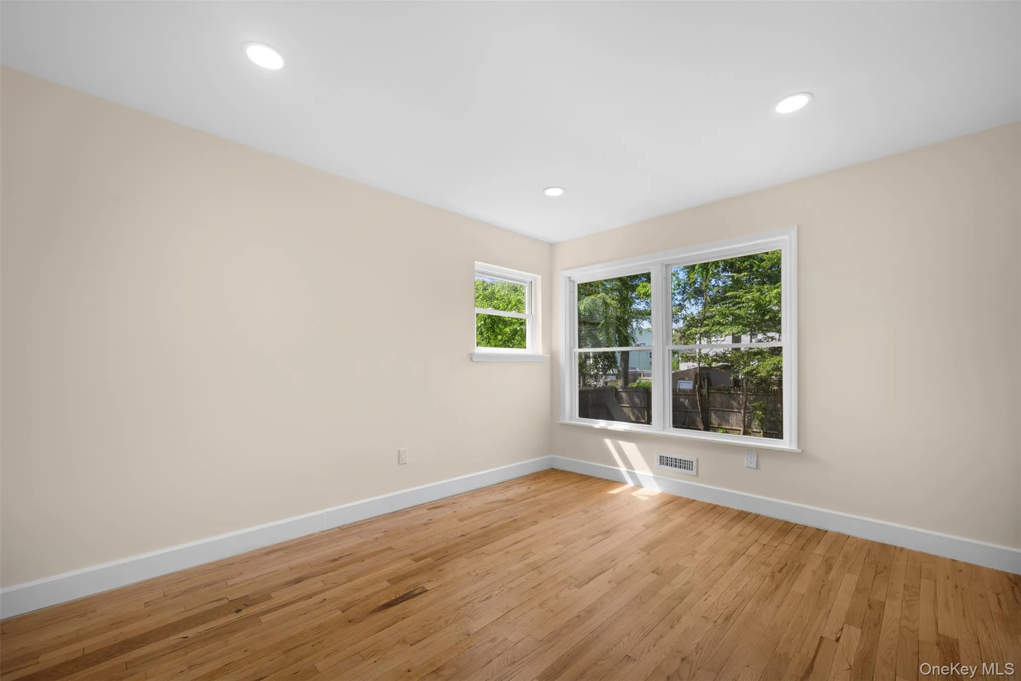31 Foxwood Drive, Huntington, NY, 3 Bedrooms Bedrooms, 6 Rooms Rooms,2 BathroomsBathrooms,Residential,For Rent,Foxwood,0,KEY1016770 31 Foxwood Drive, Huntington, NY, 3 Bedrooms Bedrooms, 6 Rooms Rooms,2 BathroomsBathrooms,Residential,For Rent,Foxwood,0,KEY1016770