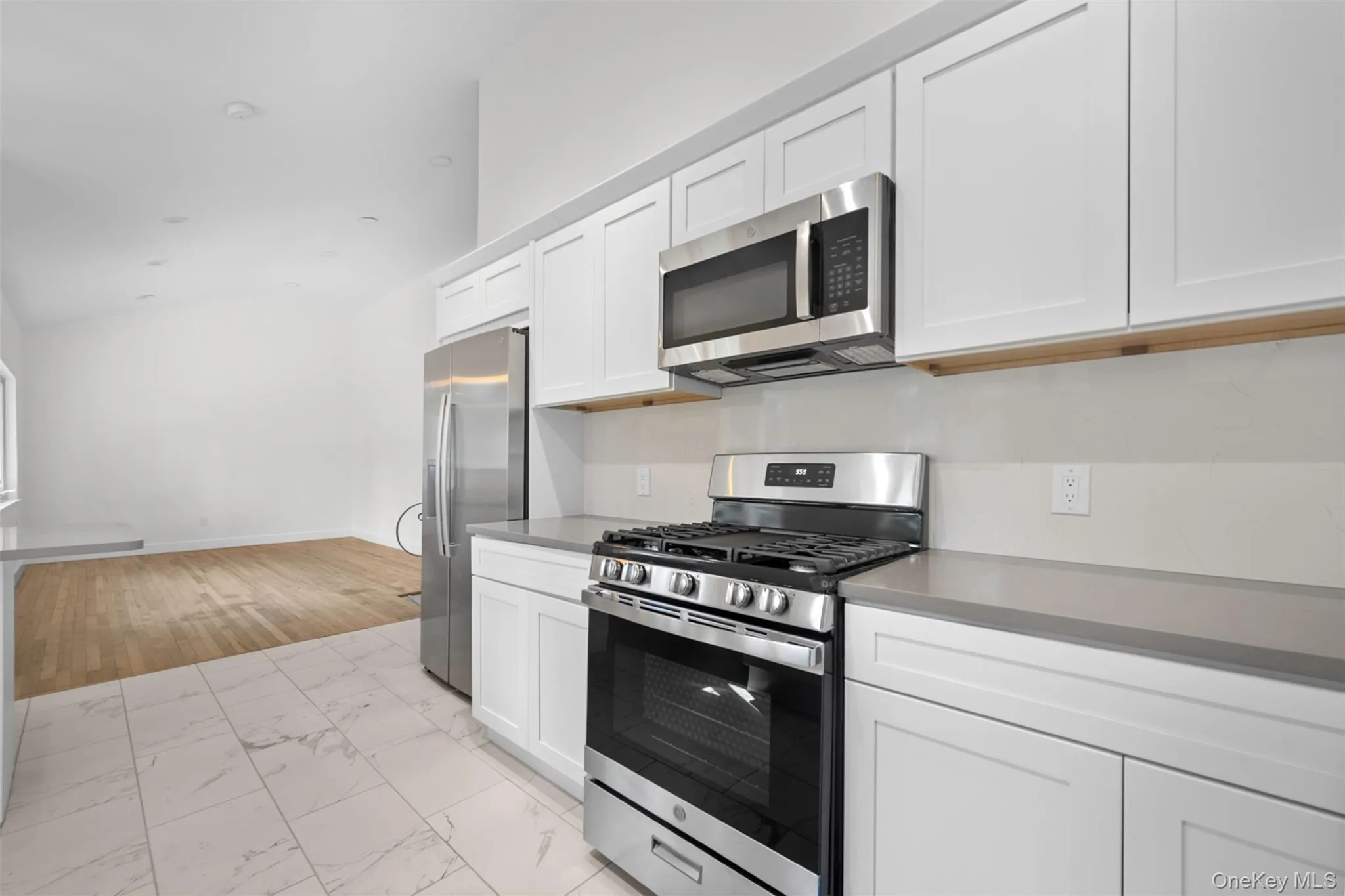 31 Foxwood Drive, Huntington, NY, 3 Bedrooms Bedrooms, 6 Rooms Rooms,2 BathroomsBathrooms,Residential,For Rent,Foxwood,0,KEY1016770 31 Foxwood Drive, Huntington, NY, 3 Bedrooms Bedrooms, 6 Rooms Rooms,2 BathroomsBathrooms,Residential,For Rent,Foxwood,0,KEY1016770