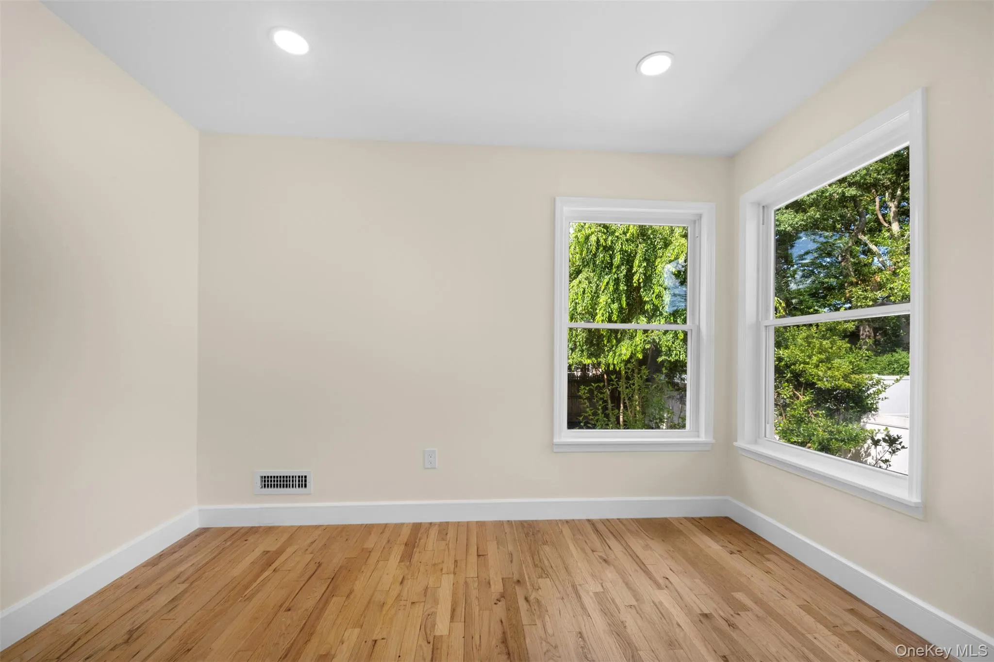 31 Foxwood Drive, Huntington, NY, 3 Bedrooms Bedrooms, 6 Rooms Rooms,2 BathroomsBathrooms,Residential,For Rent,Foxwood,0,KEY1016770 31 Foxwood Drive, Huntington, NY, 3 Bedrooms Bedrooms, 6 Rooms Rooms,2 BathroomsBathrooms,Residential,For Rent,Foxwood,0,KEY1016770