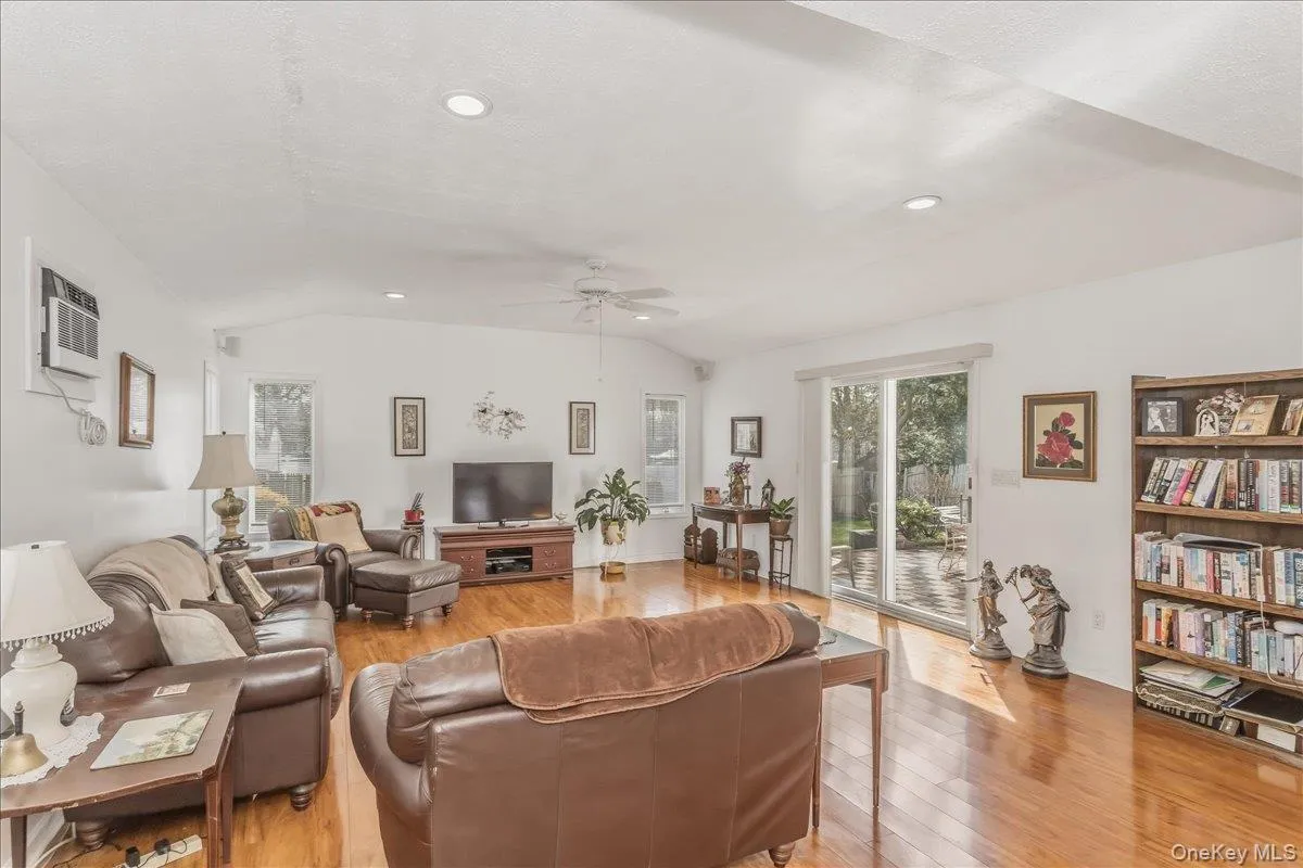 123 Avenue B, Brookhaven, NY, 4 Bedrooms Bedrooms, 11 Rooms Rooms,2 BathroomsBathrooms,Residential,For Rent,Avenue B,0,1016771 123 Avenue B, Brookhaven, NY, 4 Bedrooms Bedrooms, 11 Rooms Rooms,2 BathroomsBathrooms,Residential,For Rent,Avenue B,0,1016771