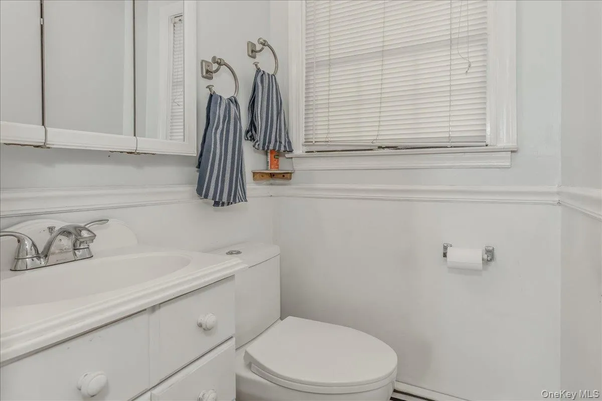 123 Avenue B, Brookhaven, NY, 4 Bedrooms Bedrooms, 11 Rooms Rooms,2 BathroomsBathrooms,Residential,For Rent,Avenue B,0,1016771 123 Avenue B, Brookhaven, NY, 4 Bedrooms Bedrooms, 11 Rooms Rooms,2 BathroomsBathrooms,Residential,For Rent,Avenue B,0,1016771